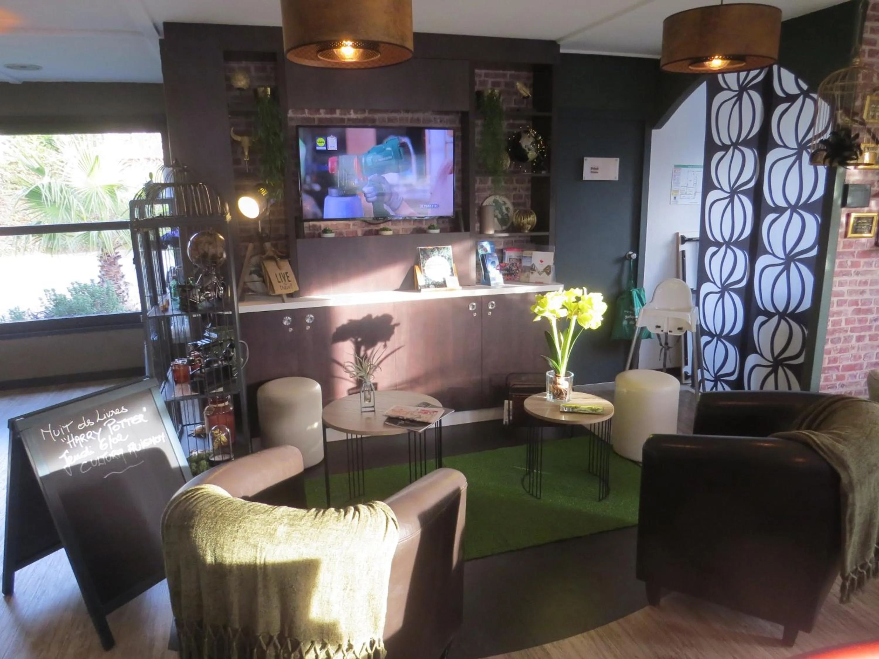 Living room in Hôtel Kyriad Cap Sud