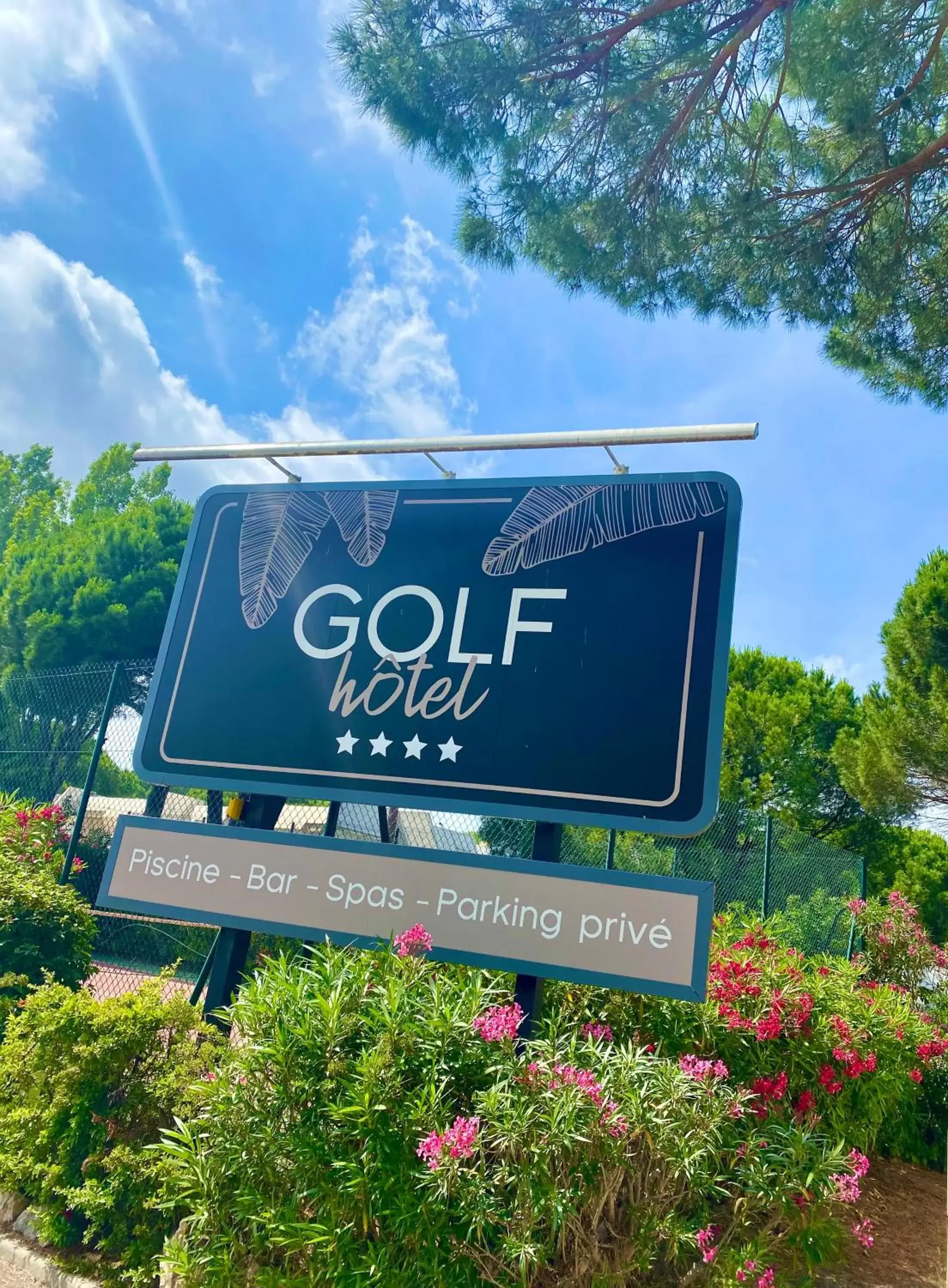 GOLF HOTEL