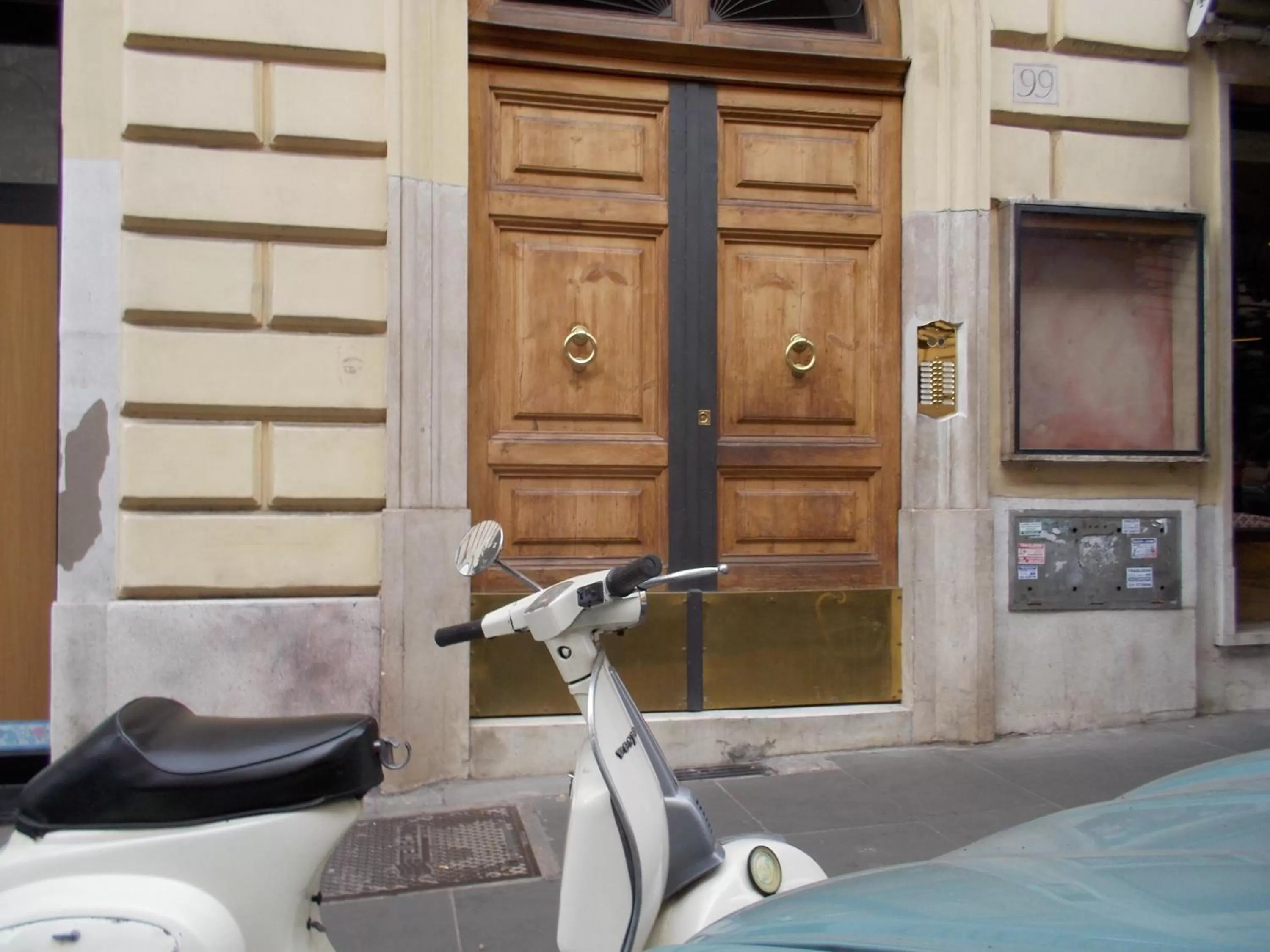 Facade/entrance in Merulana Suite 2