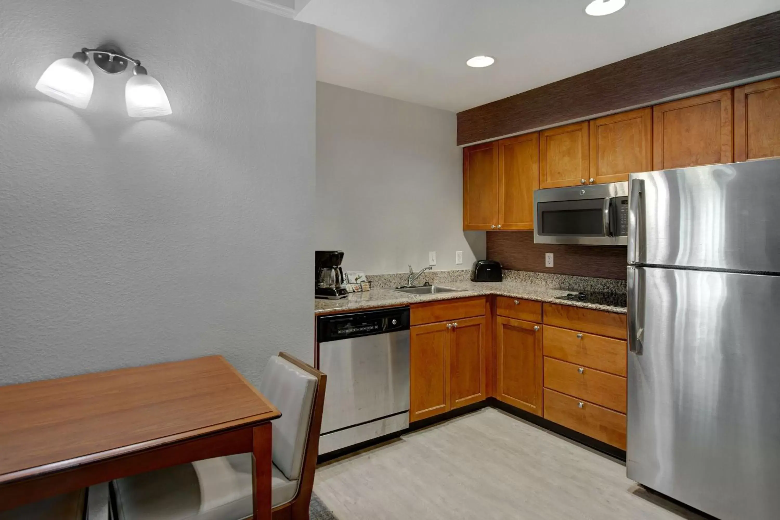 Kitchen or kitchenette, Kitchen/Kitchenette in Residence Inn by Marriott Morgantown Medical Center Area