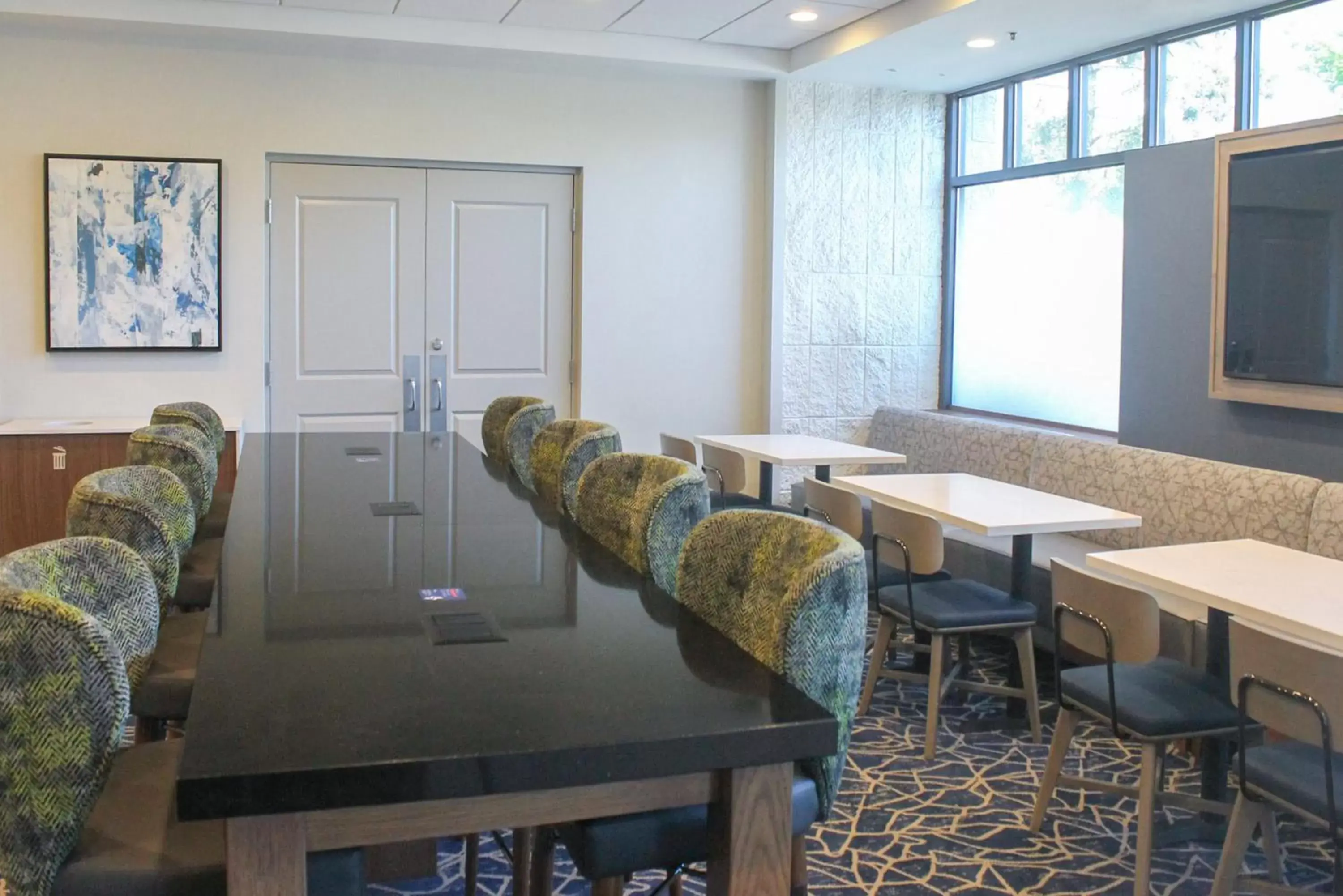Breakfast, Restaurant/Places to Eat in Holiday Inn Express & Suites Boston - Cambridge, an IHG Hotel