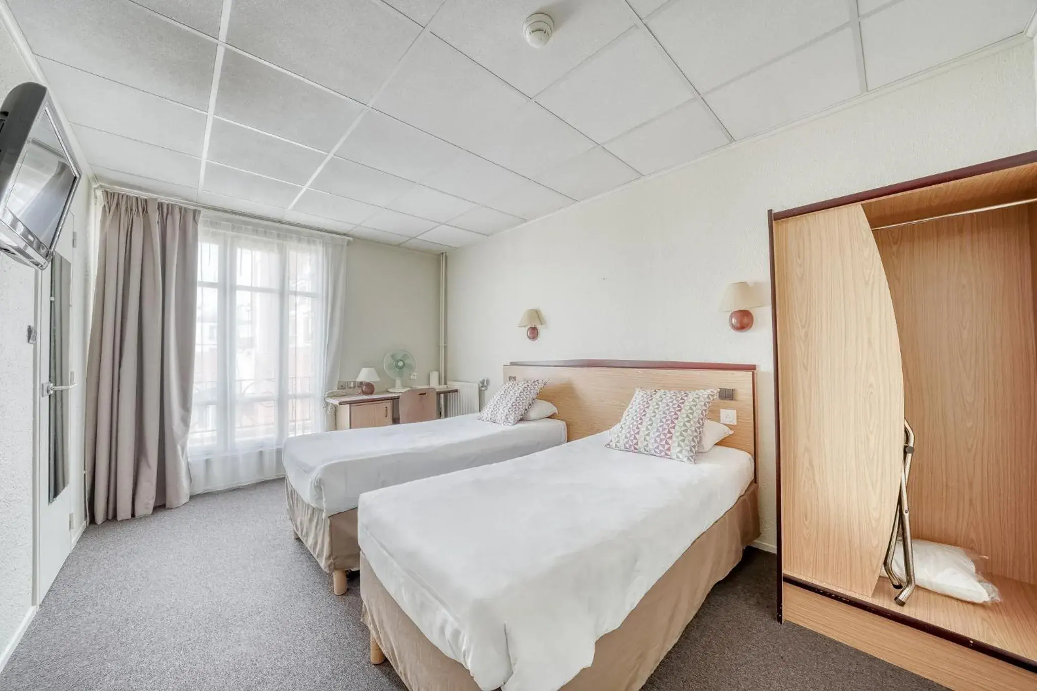 Bed in Campanile Paris Ouest - Boulogne