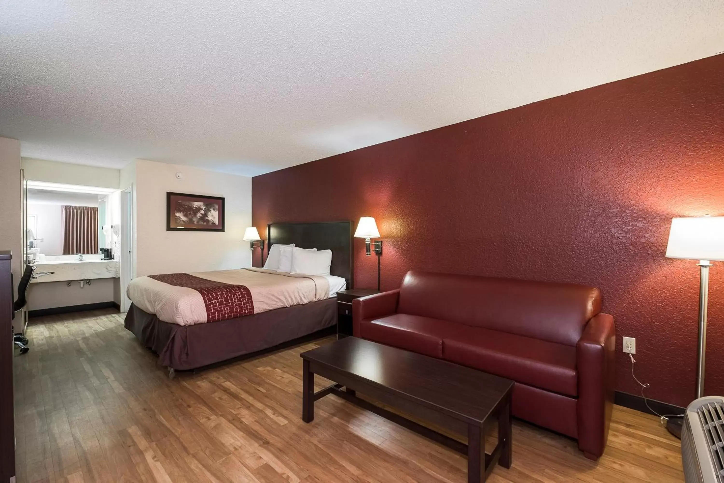 Bedroom, Bed in Red Roof Inn Kingsland