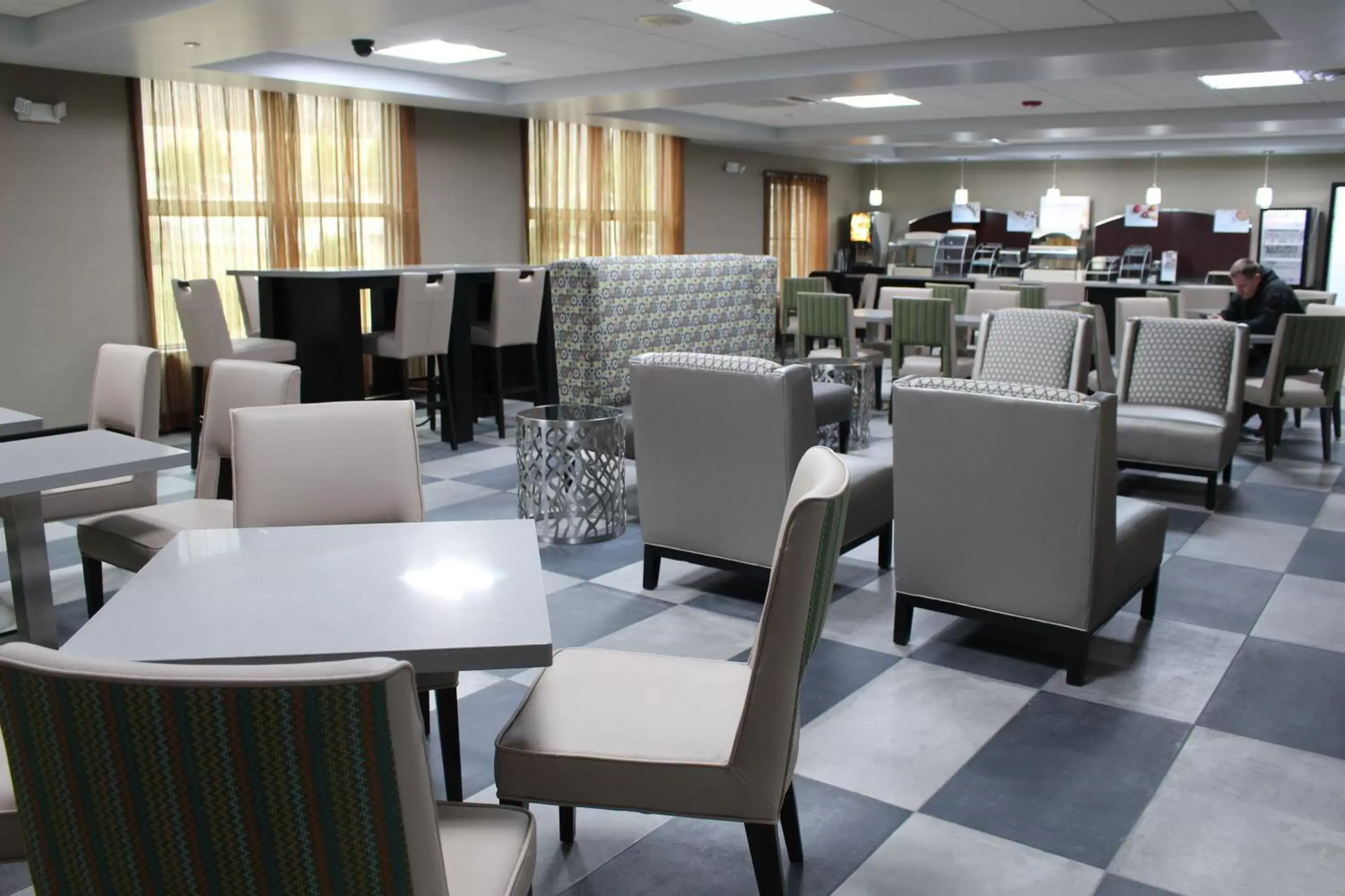 Breakfast, Restaurant/Places to Eat in Holiday Inn Express Shawnee, an IHG Hotel