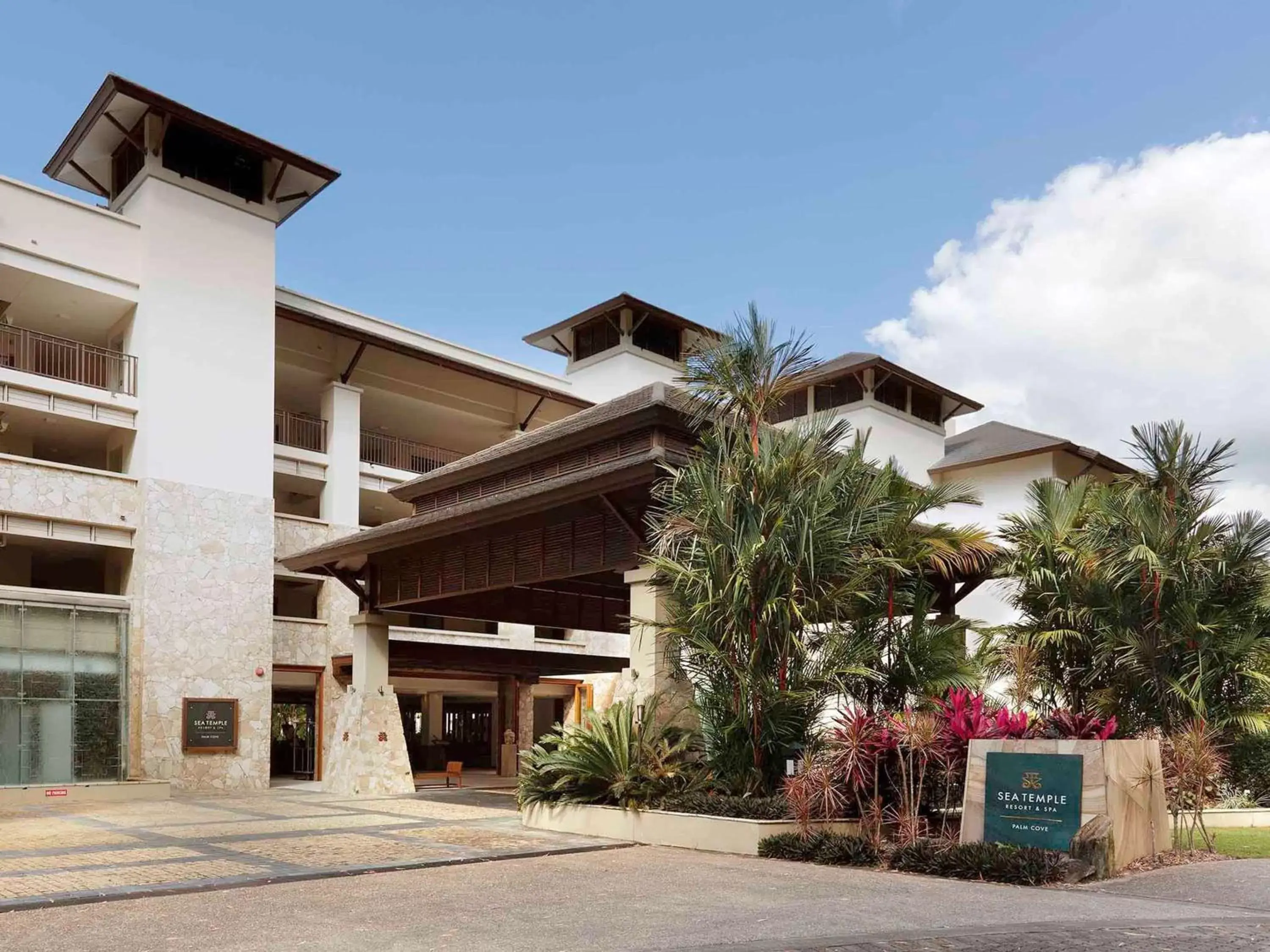 Property Building in Pullman Palm Cove Sea Temple Resort & Spa