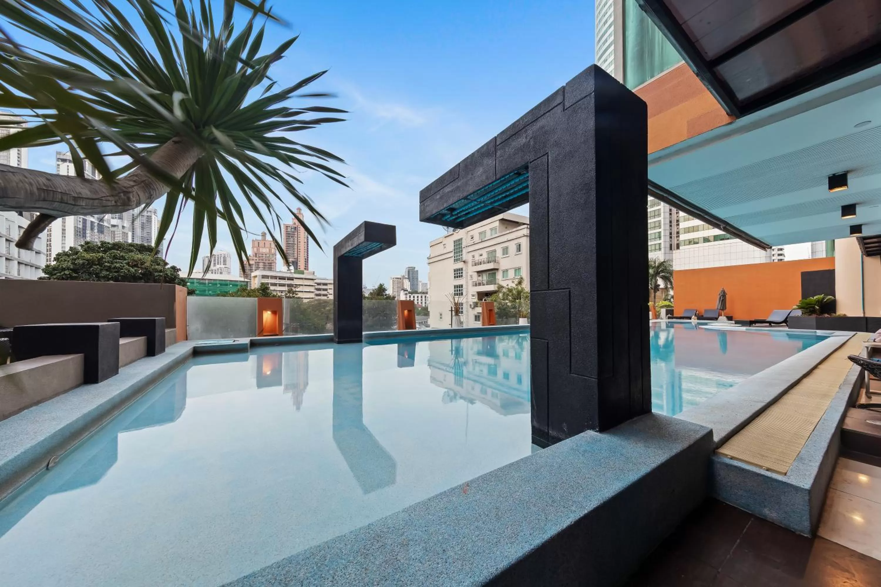 Swimming pool in Golden Tulip Mandison Suites