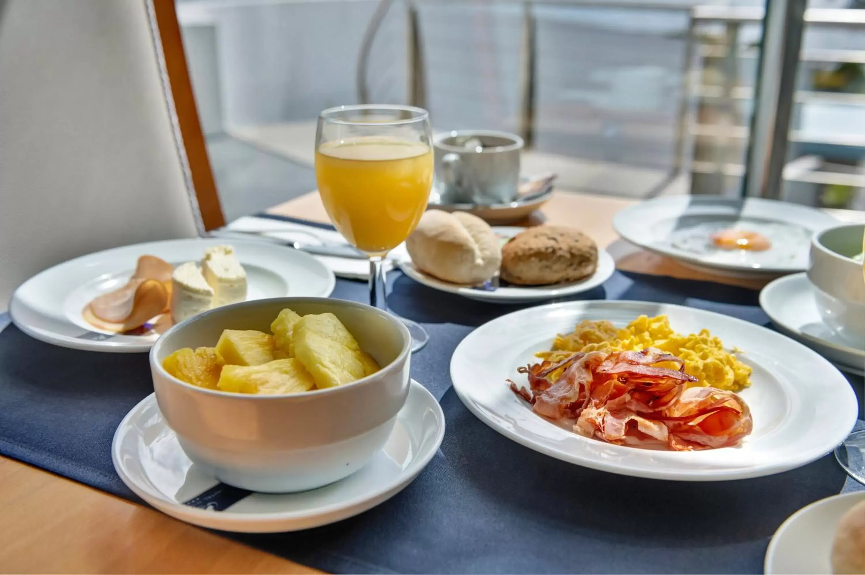 Buffet breakfast in Hotel Do Caracol