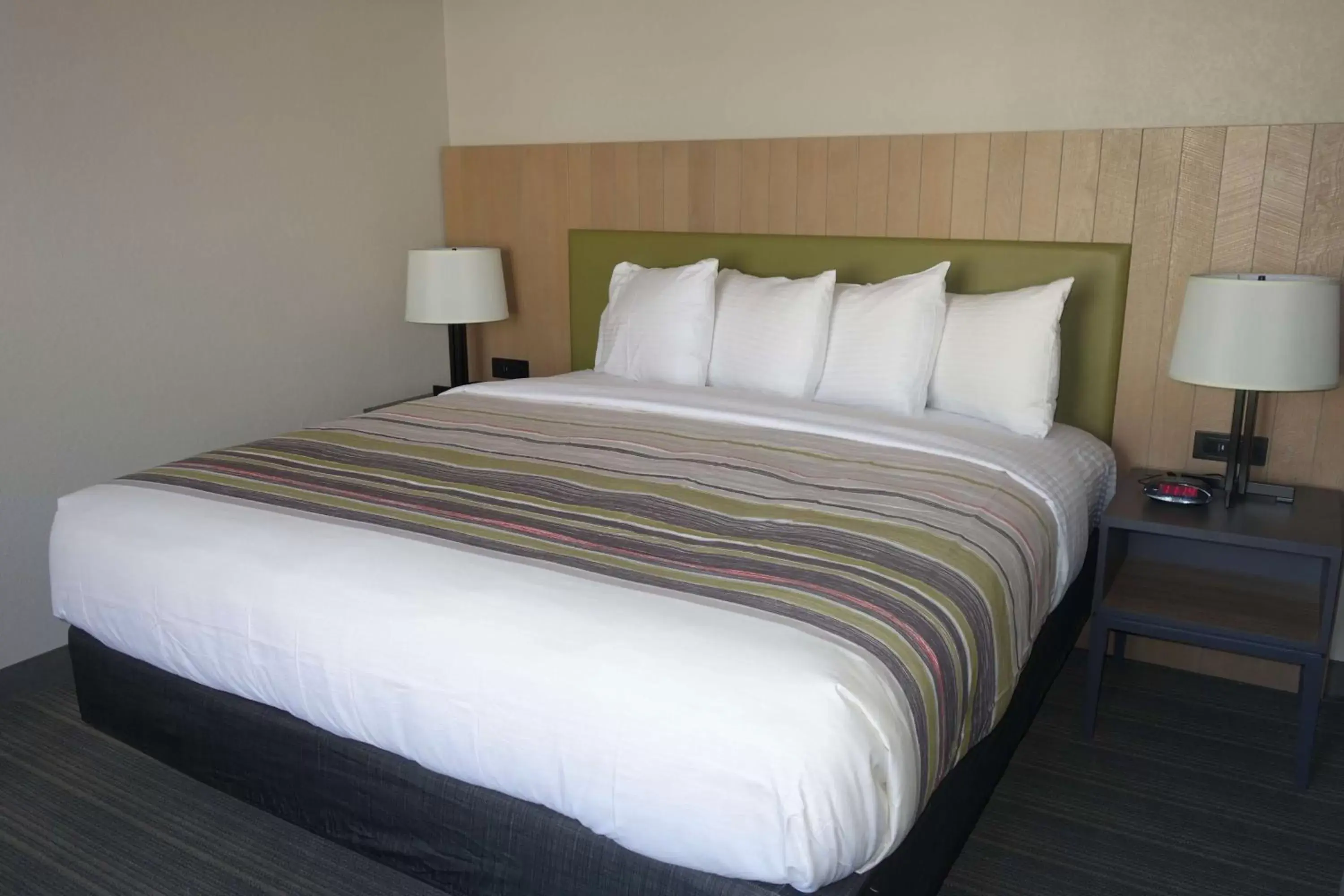 Photo of the whole room, Bed in Country Inn & Suites by Radisson, Bakersfield, CA