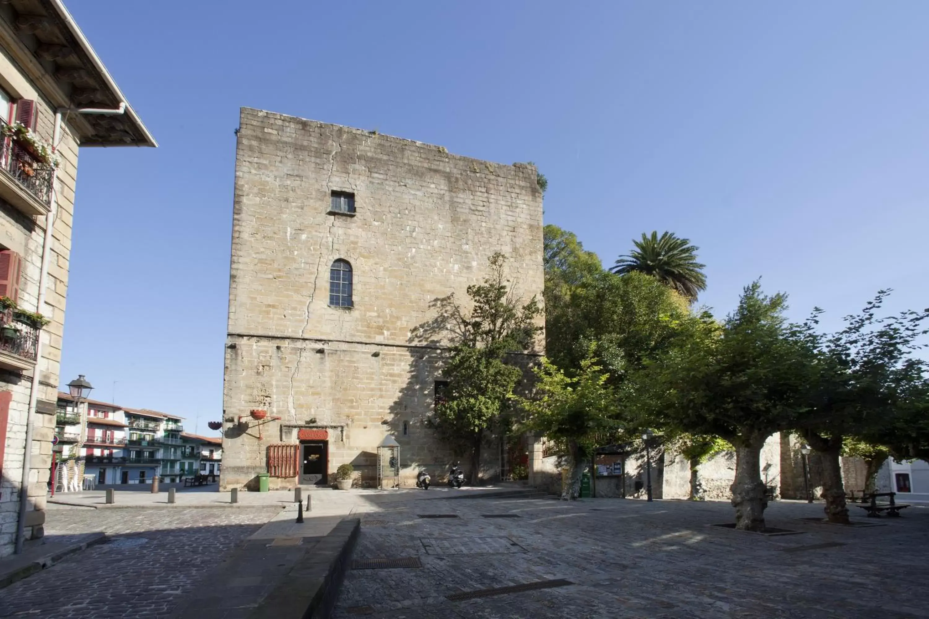 Facade/entrance, Property Building in Parador de Hondarribia