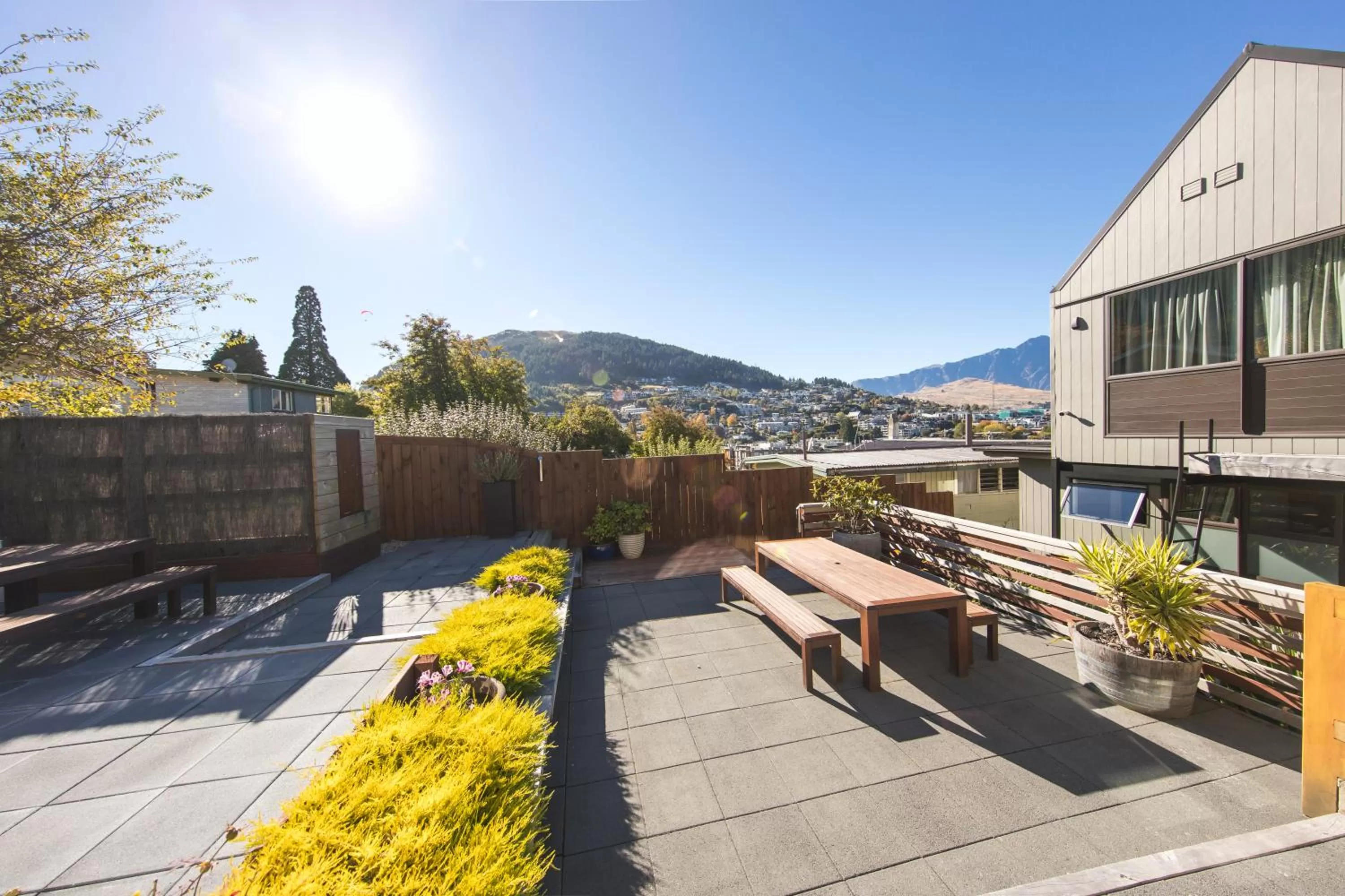 Patio in Lomond Lodge Motel & Apartments