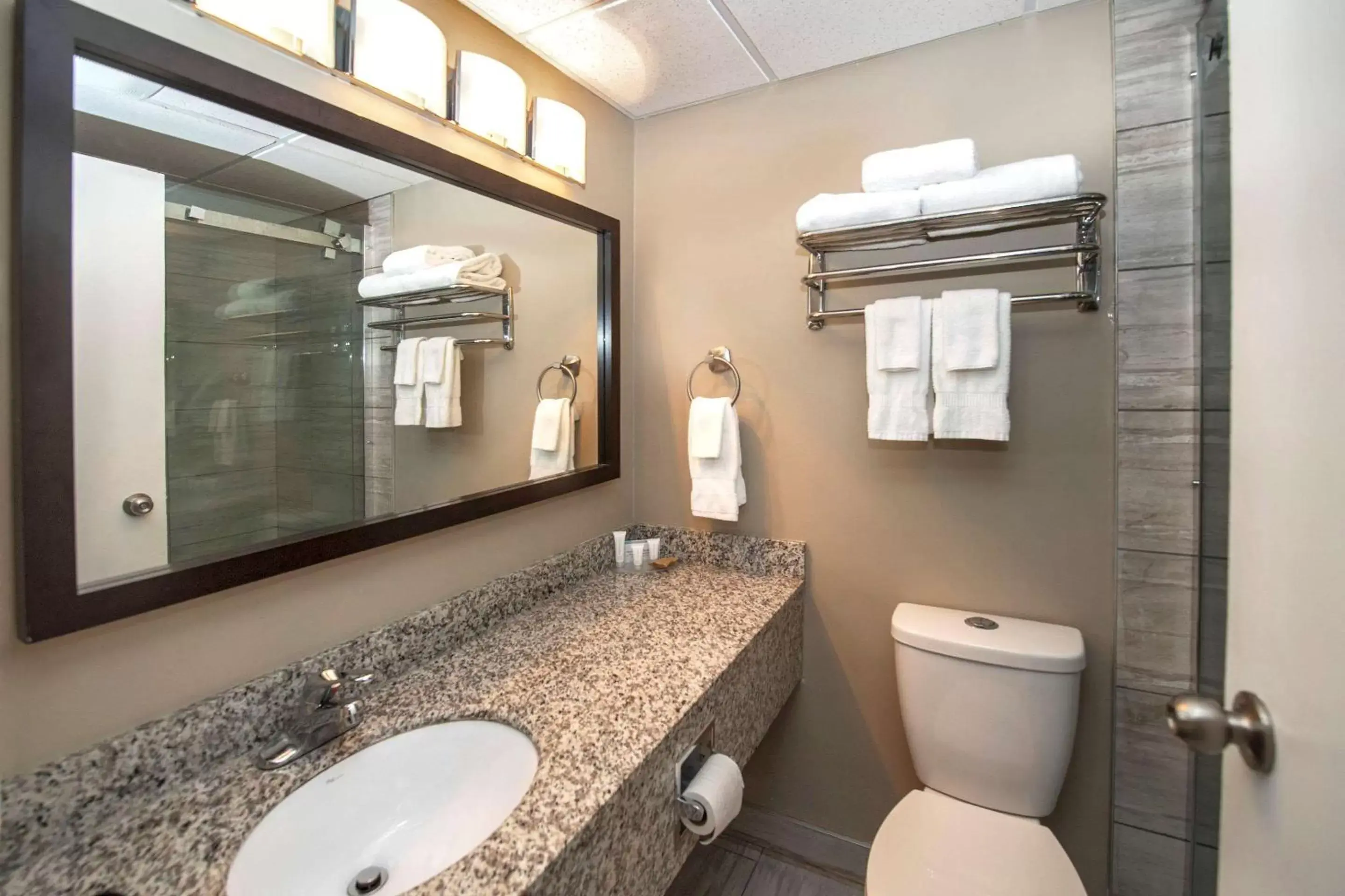 Bathroom in Clarion Pointe