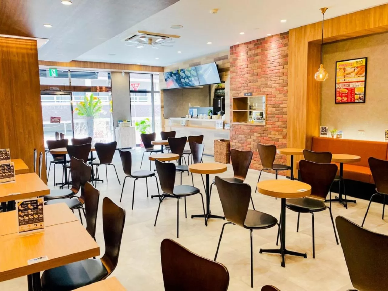 Lounge or bar in HOTEL LiVEMAX Takamatsu Eki Mae