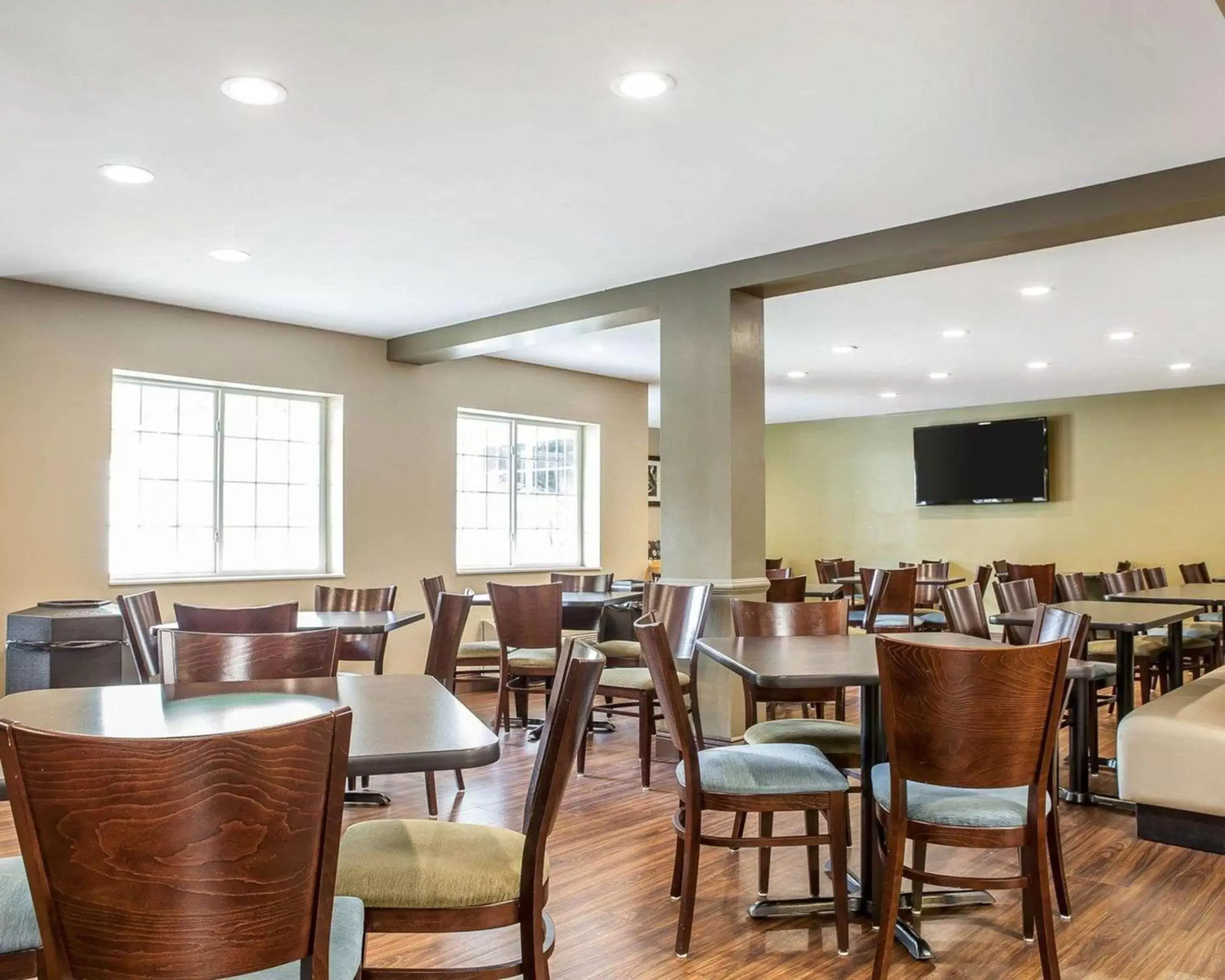 Restaurant/Places to Eat in LeConte Hotel & Convention Center, Ascend Hotel Collection