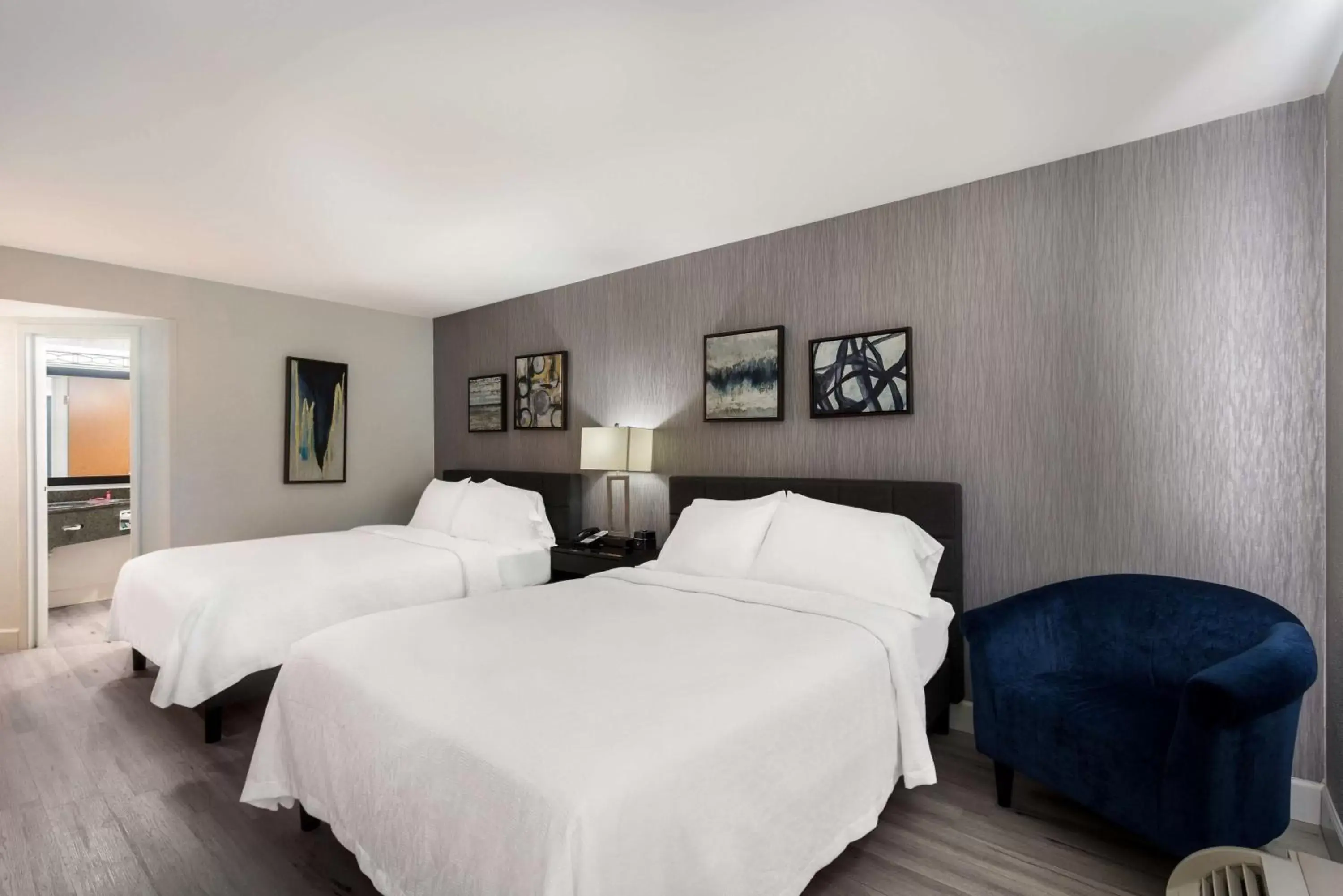 Bedroom, Bed in SureStay Plus Hotel by Best Western Scottsdale North