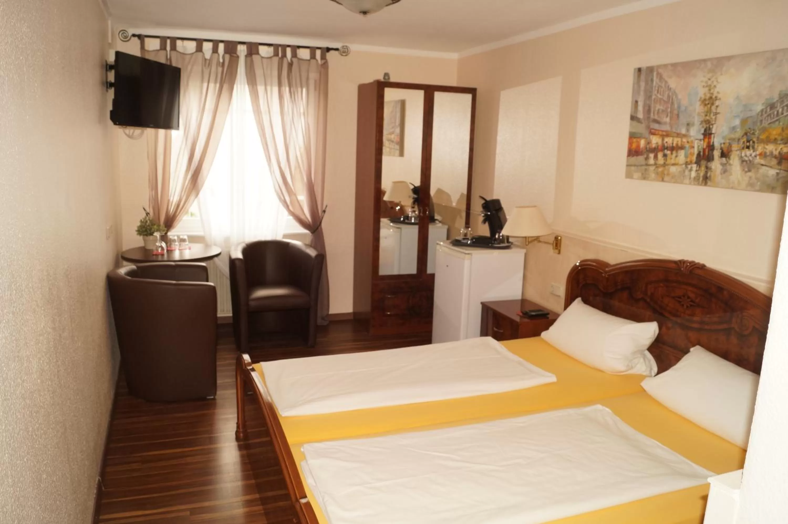 Photo of the whole room, Bed in Hotel Boos