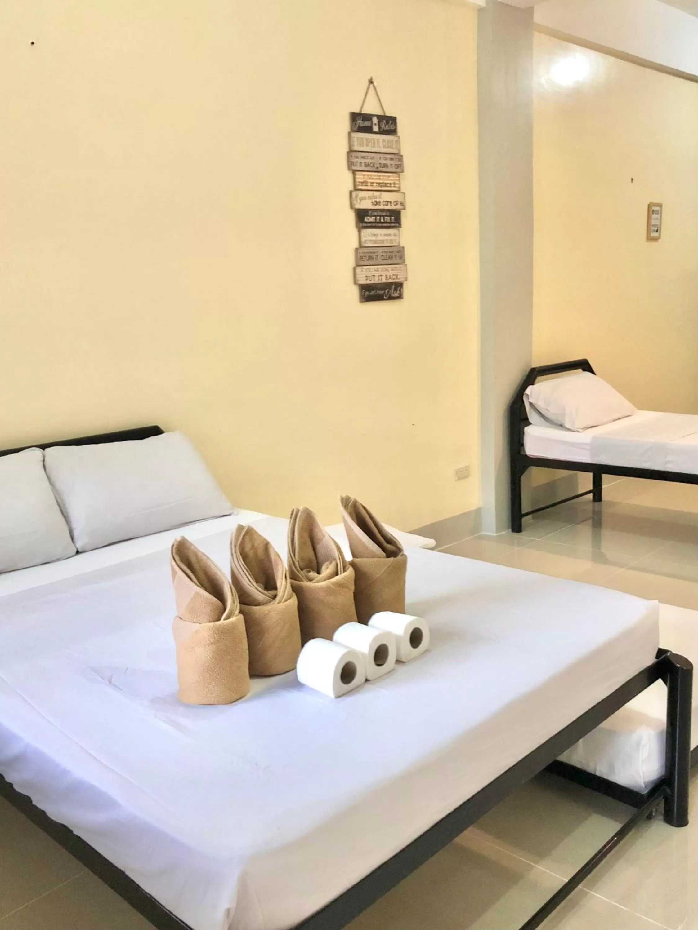 Bed in Hanna's Inn, El Nido