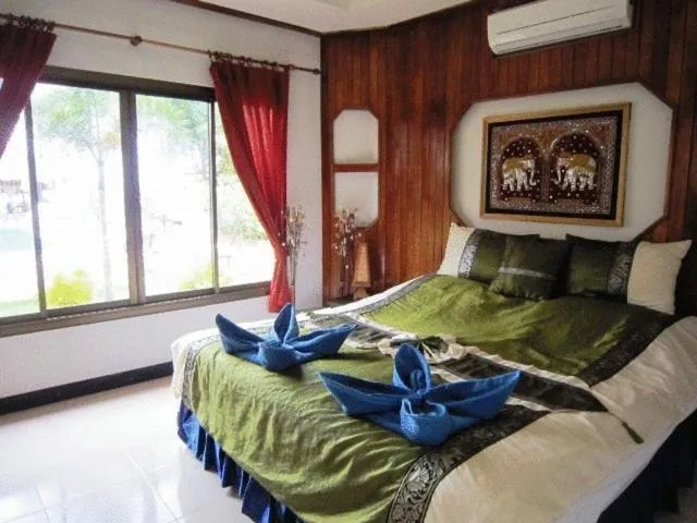 Bedroom, Bed in Moonwalk Lanta Resort