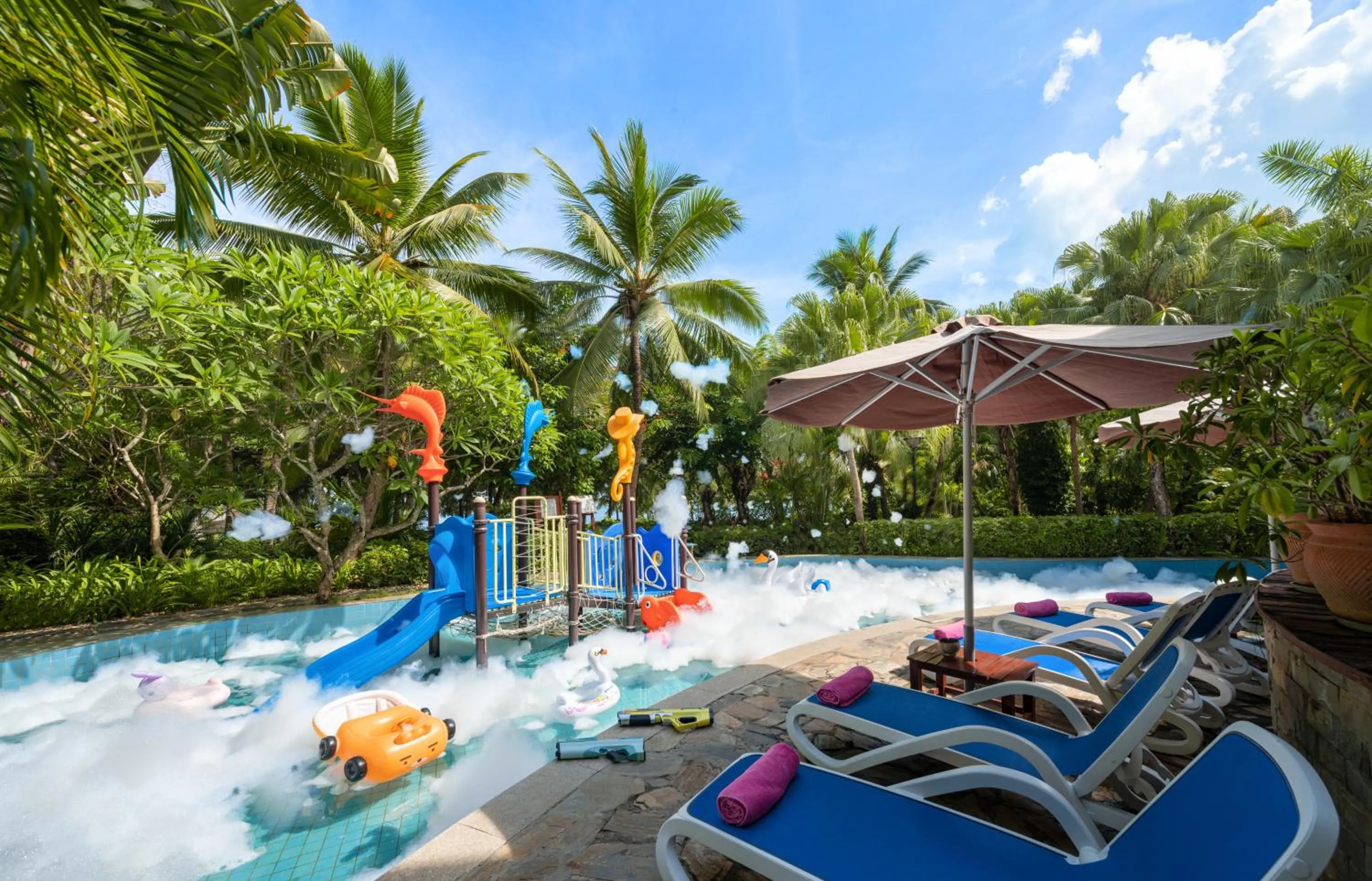 Day, Swimming Pool in Sunshine Resort Intime Sanya