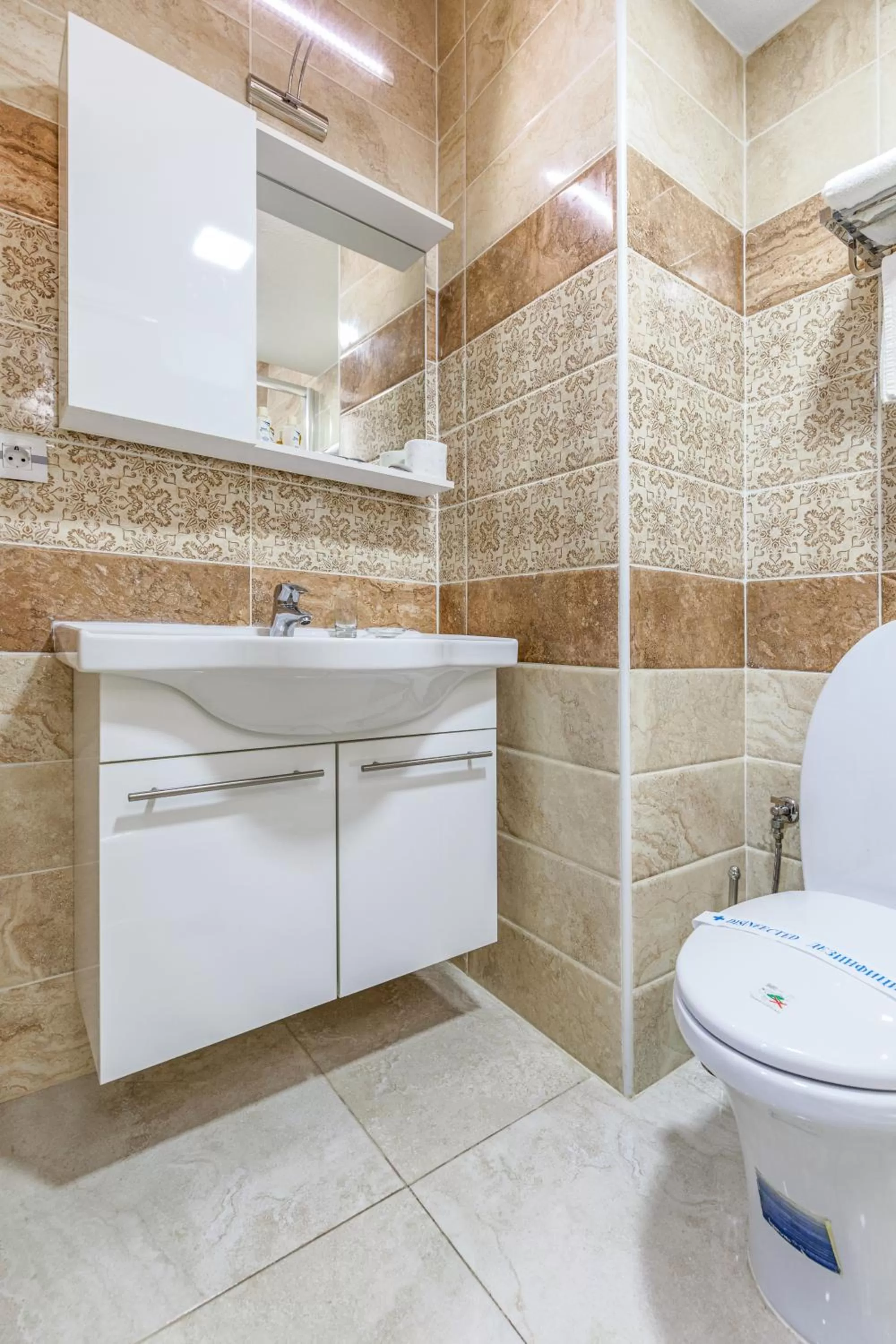 Shower in Hotel Green Center Gili