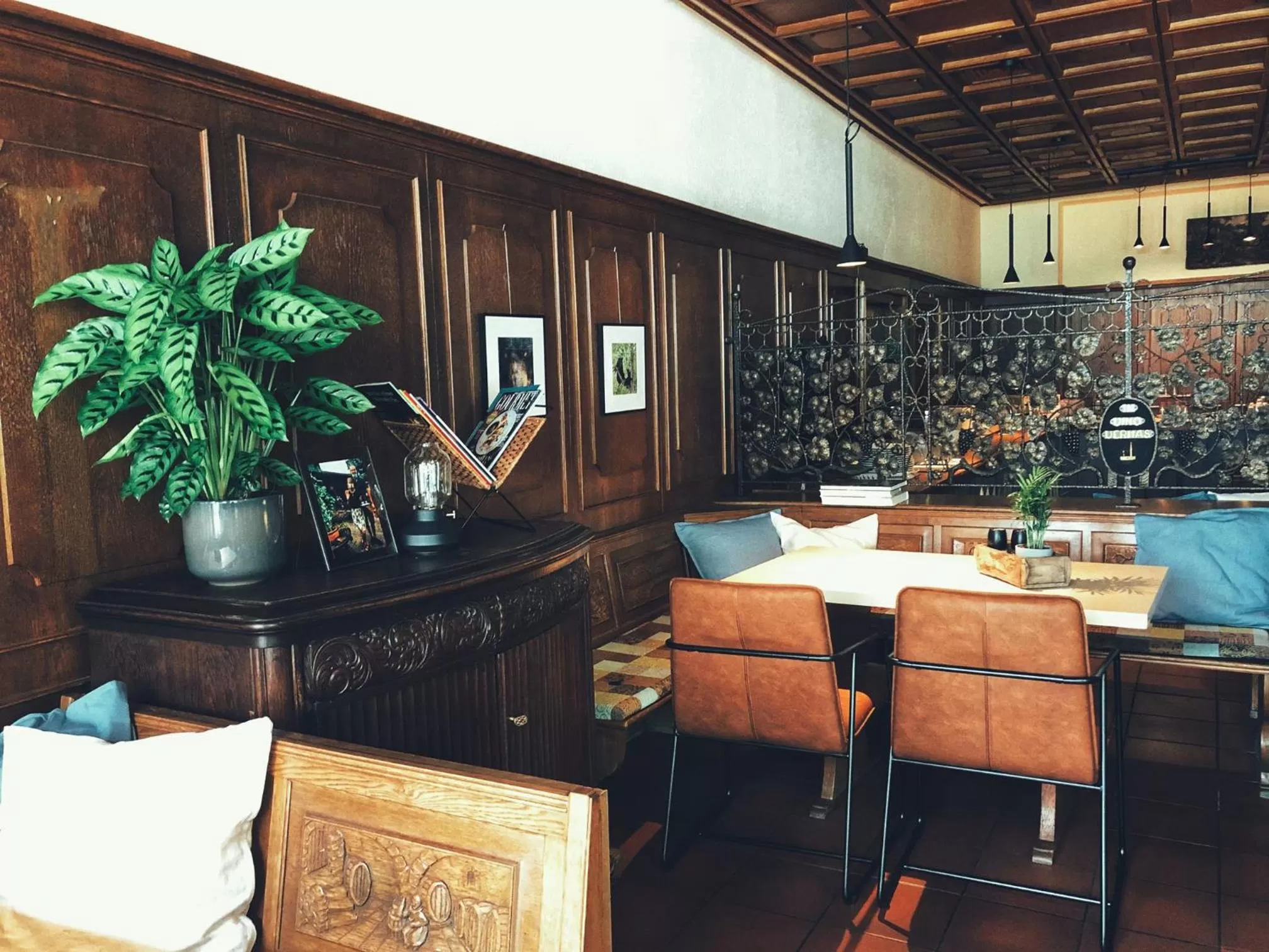 Restaurant/places to eat in Hotel & Weinhaus Zum Schwarzen Bären