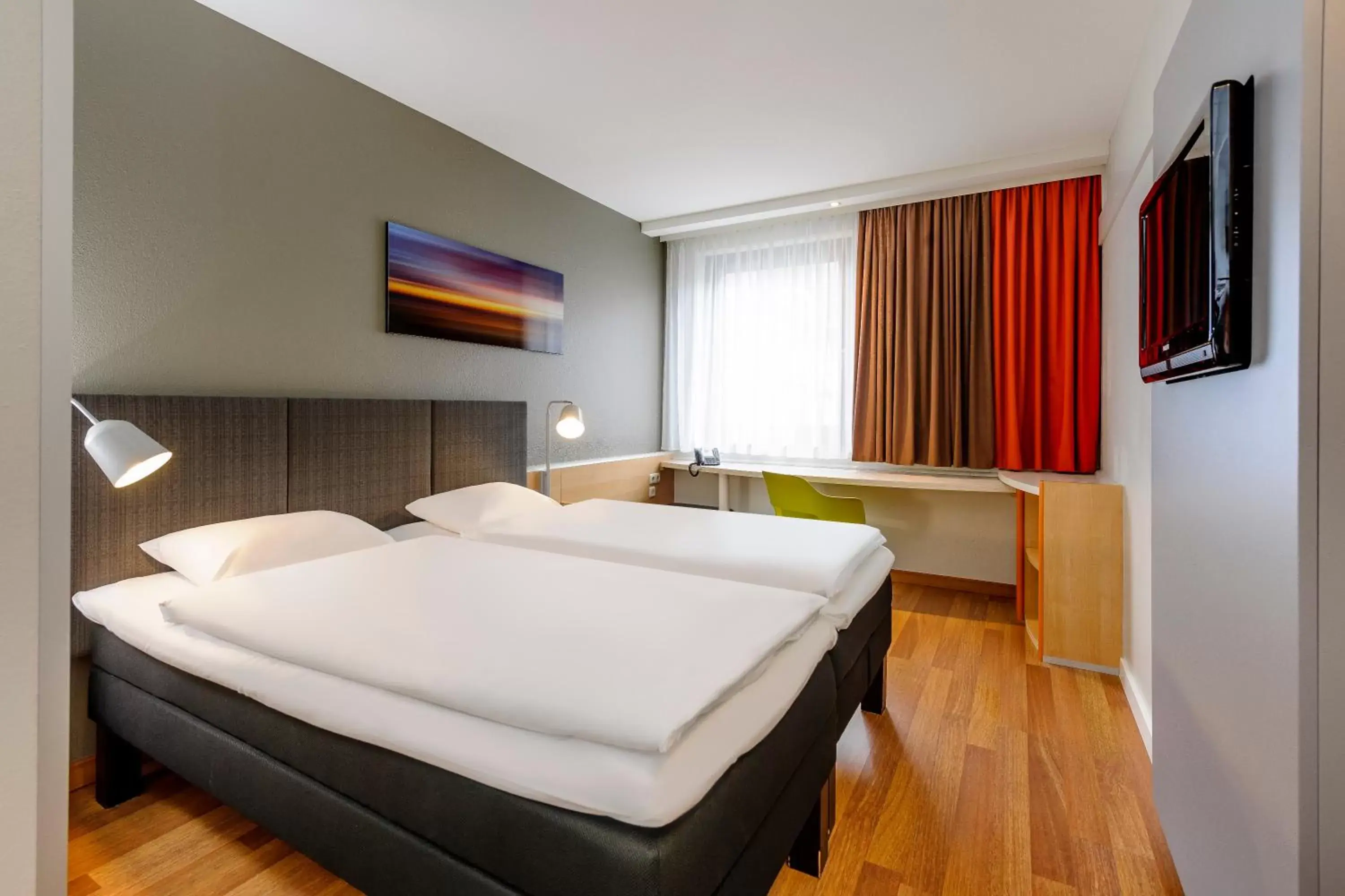 Bed in ibis Hotel Frankfurt Messe West