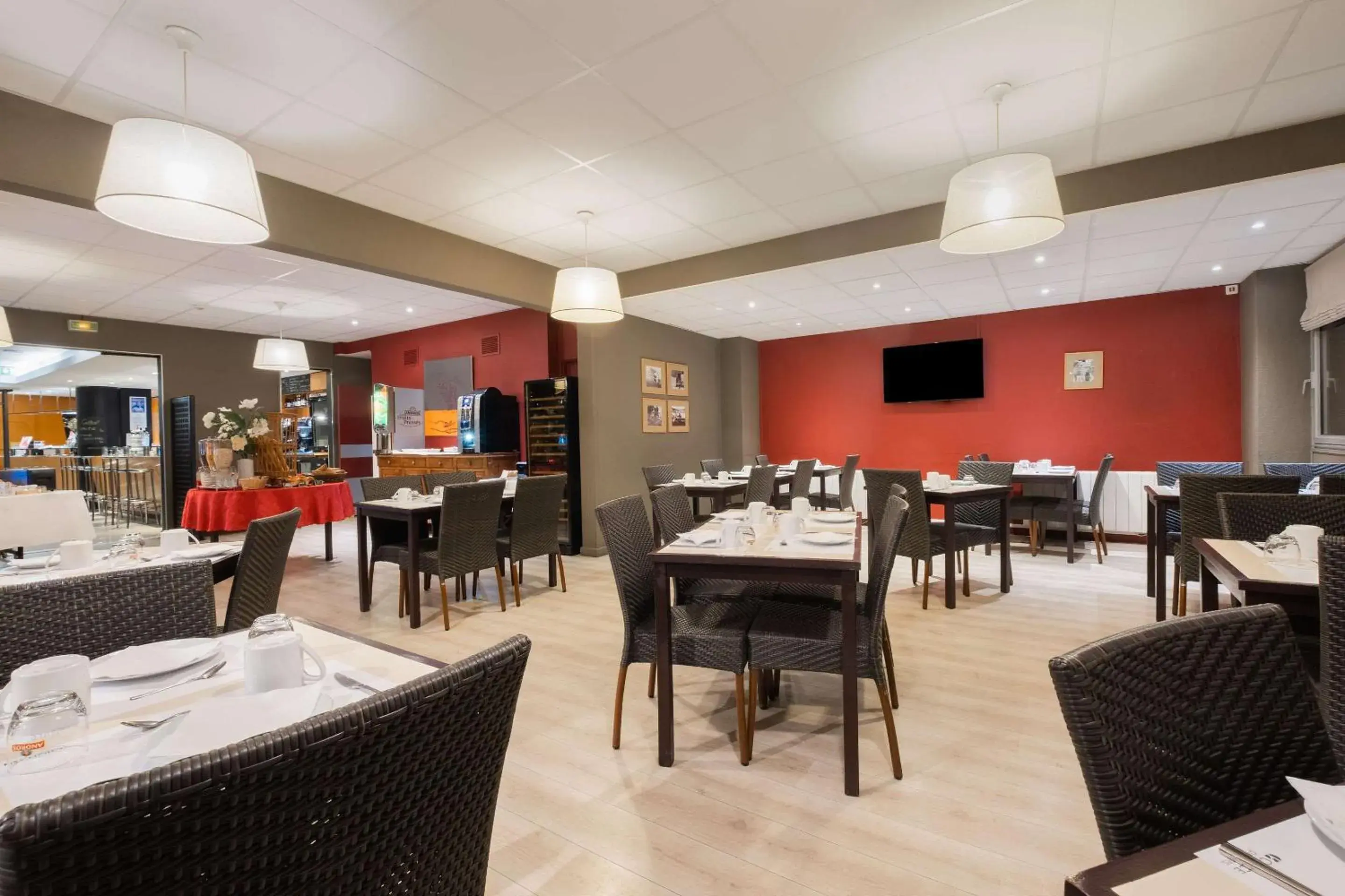 Restaurant/Places to Eat in Comfort Hotel Lille L'Union