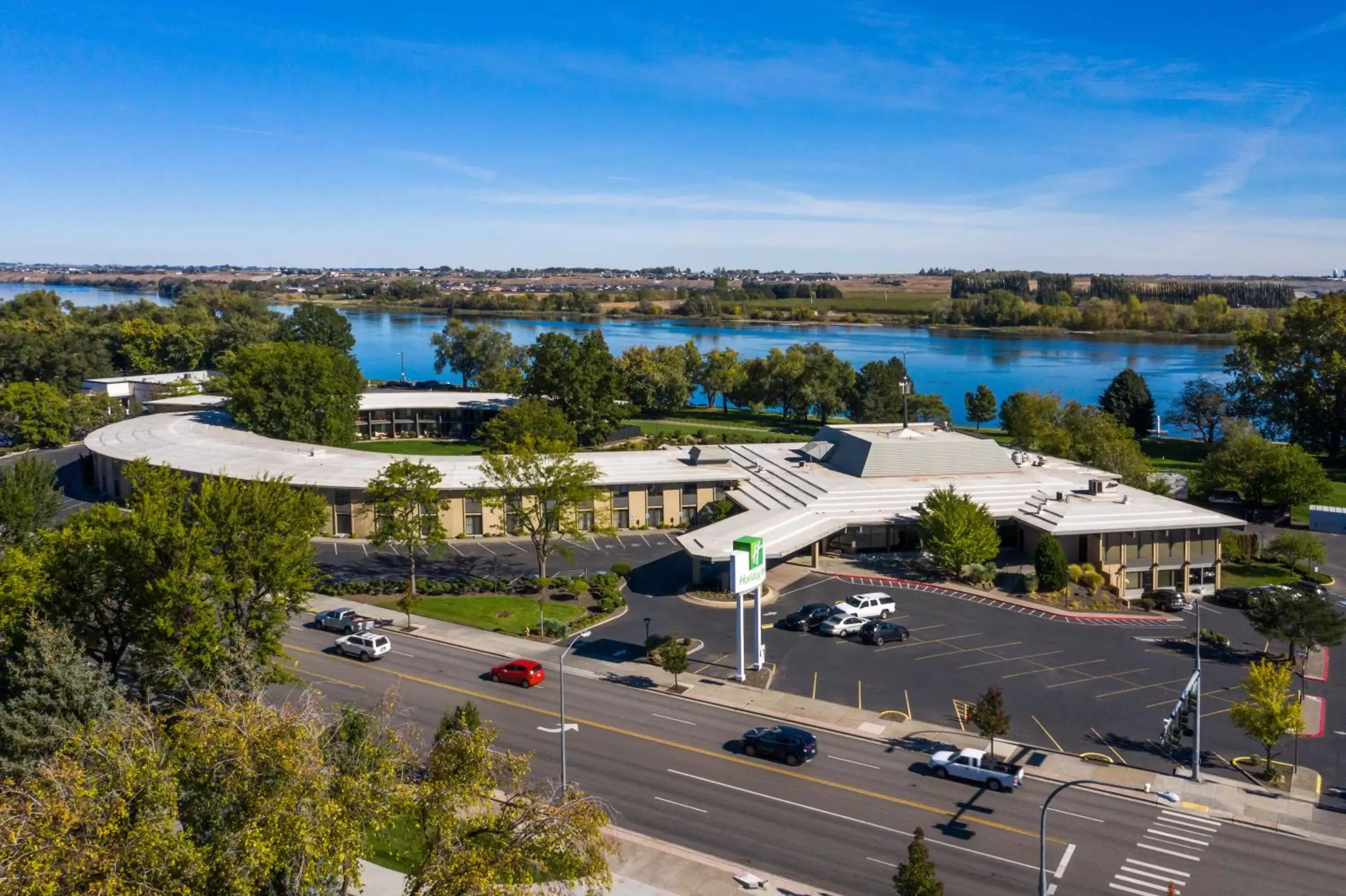 Property building, Bird's-eye View in Holiday Inn Richland on the River, an IHG Hotel