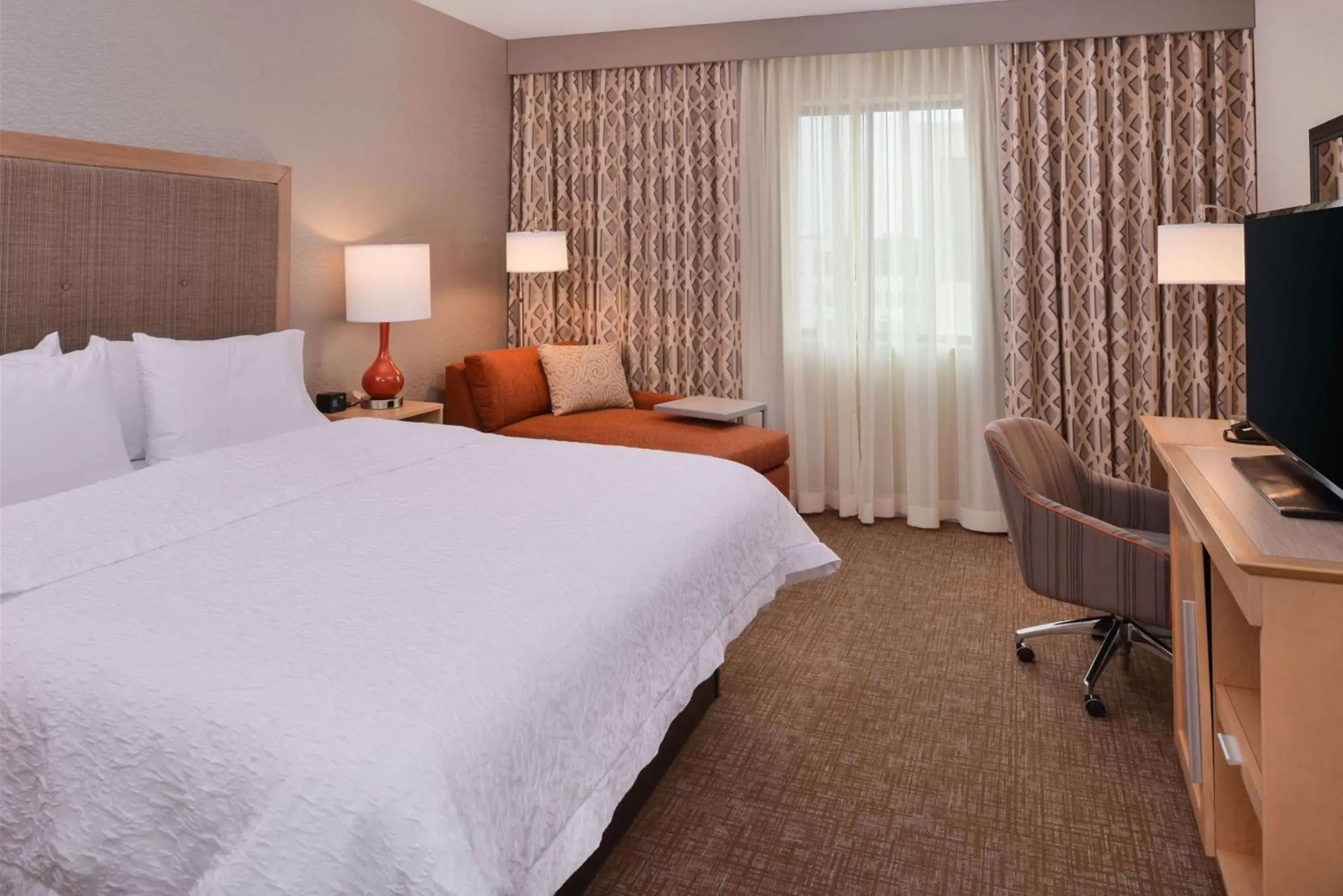 Bed in Hampton Inn & Suites Denver-Speer Boulevard