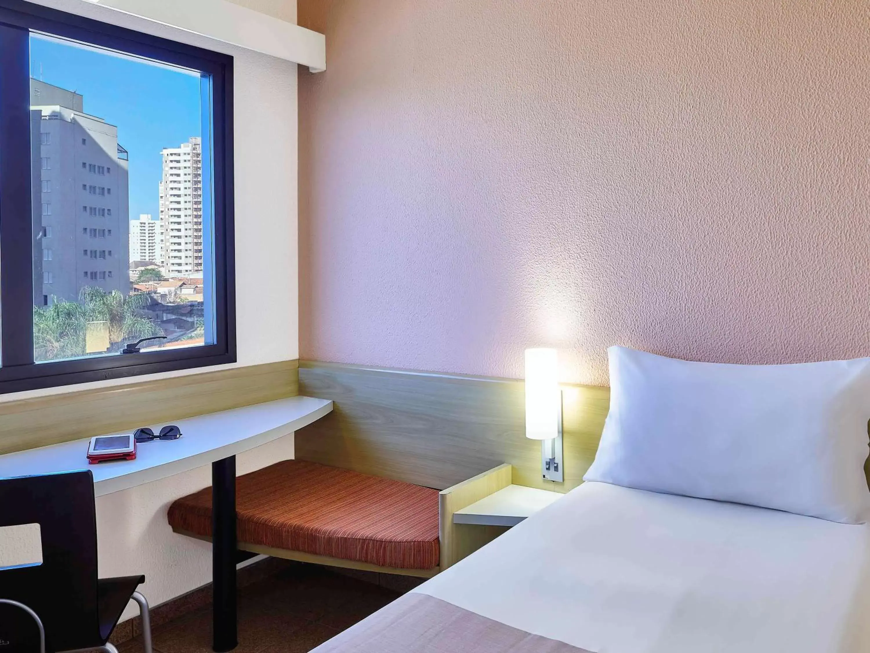 Photo of the whole room, Bed in ibis Taubate Photo of the whole room, Bed in ibis Taubate