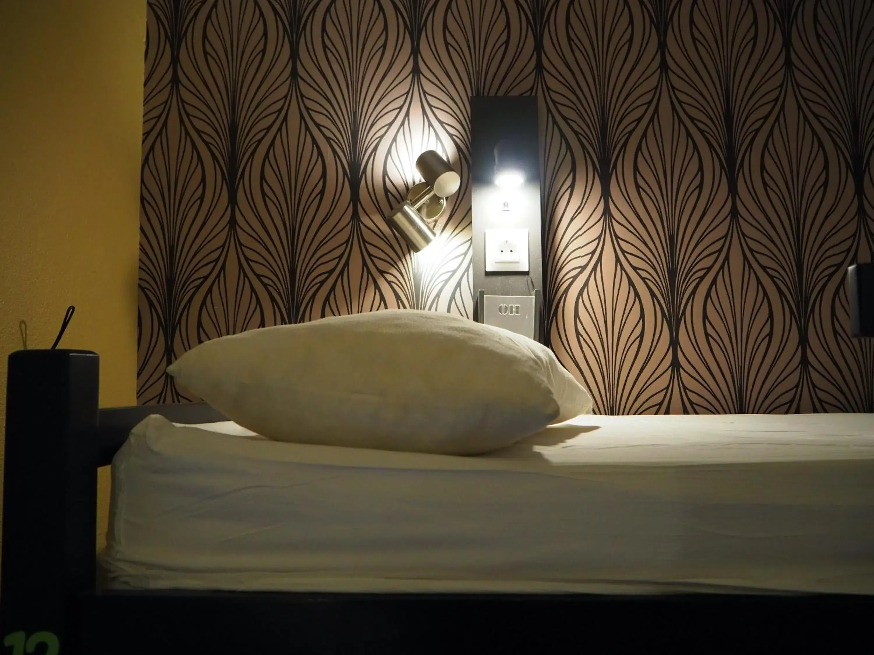 Decorative detail, Bed in Oasis Backpackers' Hostel Palace Sevilla Decorative detail, Bed in Oasis Backpackers' Hostel Palace Sevilla