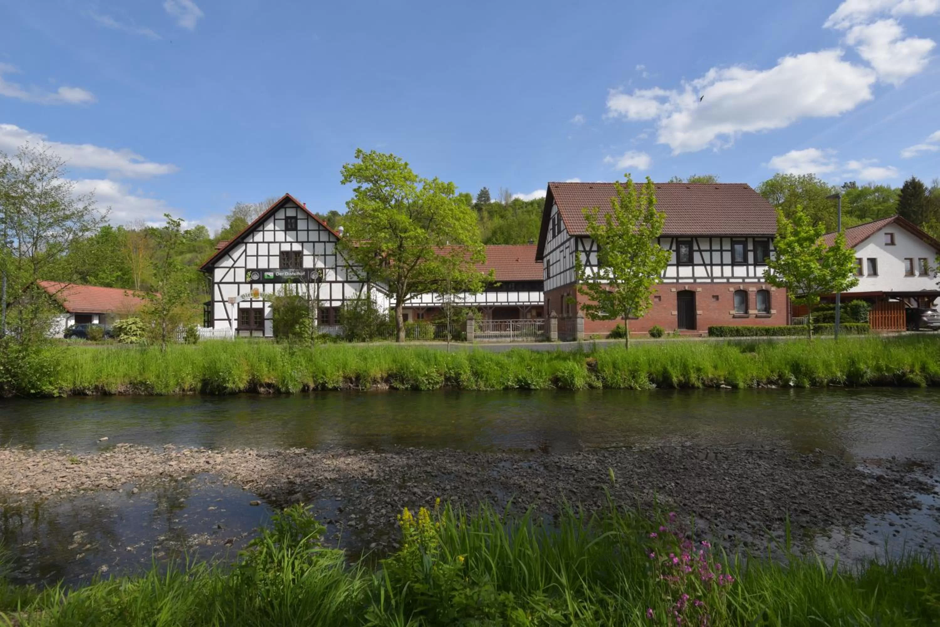 Property building in Landhotel Der Distelhof mit Scheunencafé