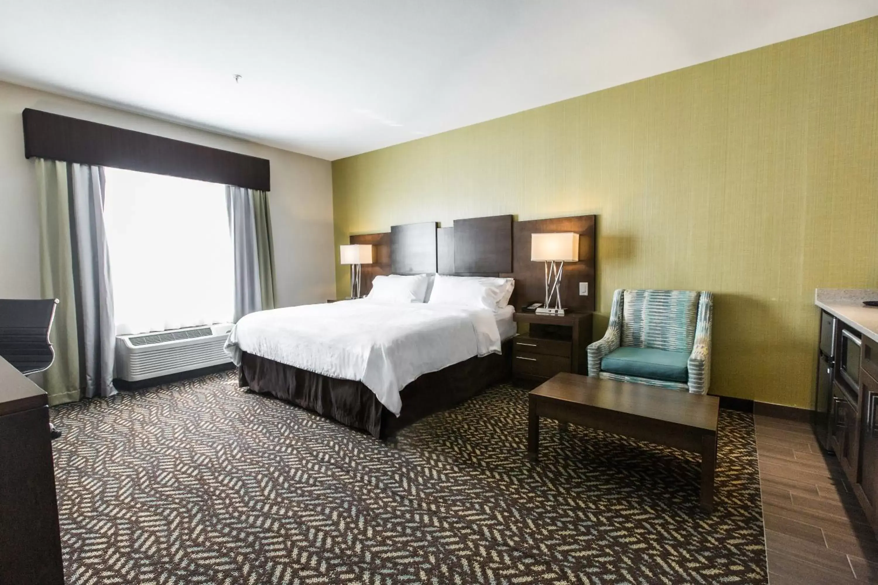 Photo of the whole room, Bed in Holiday Inn Express & Suites Spruce Grove - Stony Plain, an IHG Hotel