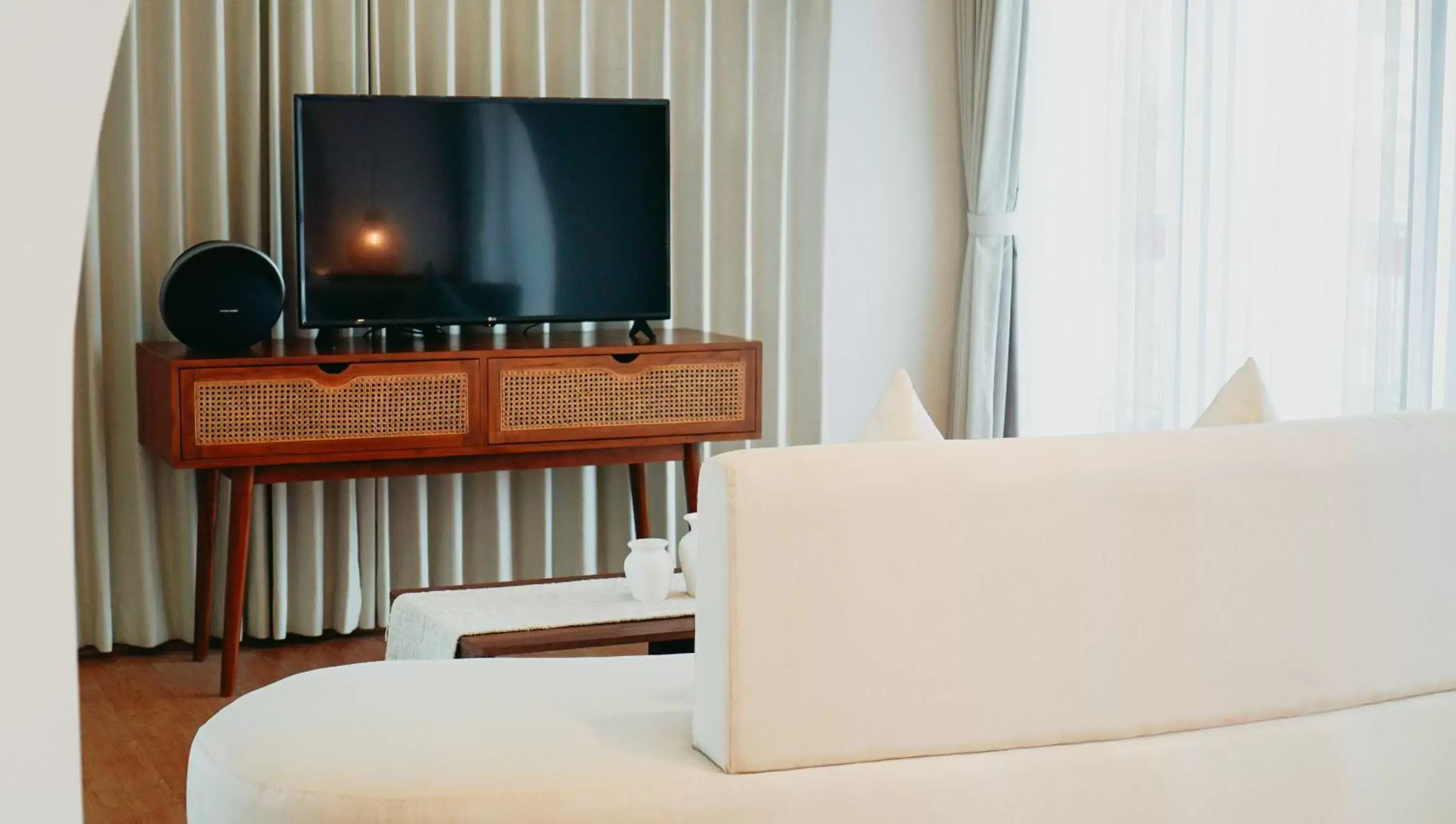 TV and multimedia, TV/Entertainment Center in Om Ham Retreat and Resort