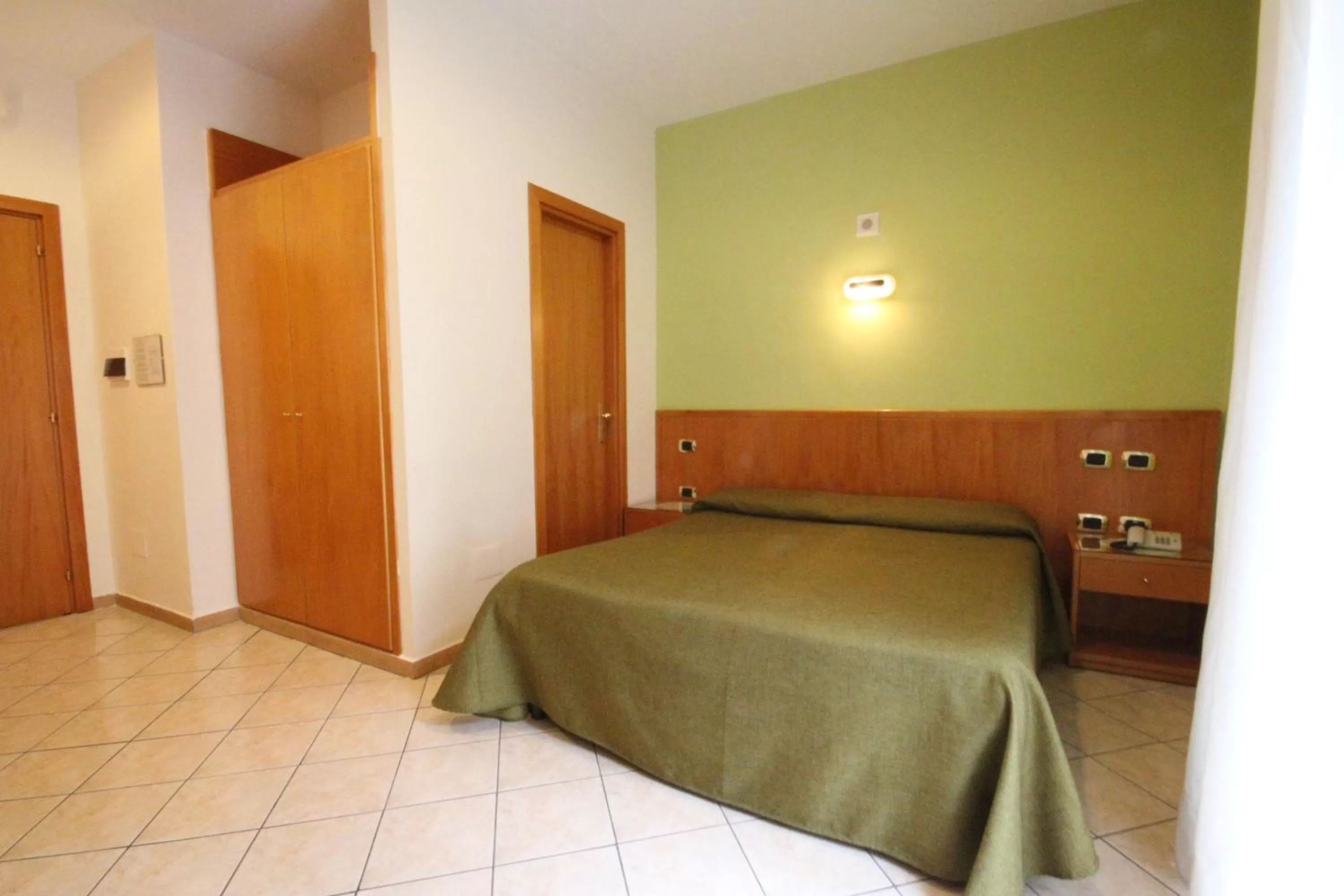 Bedroom, Bed in Hotel Zara Napoli