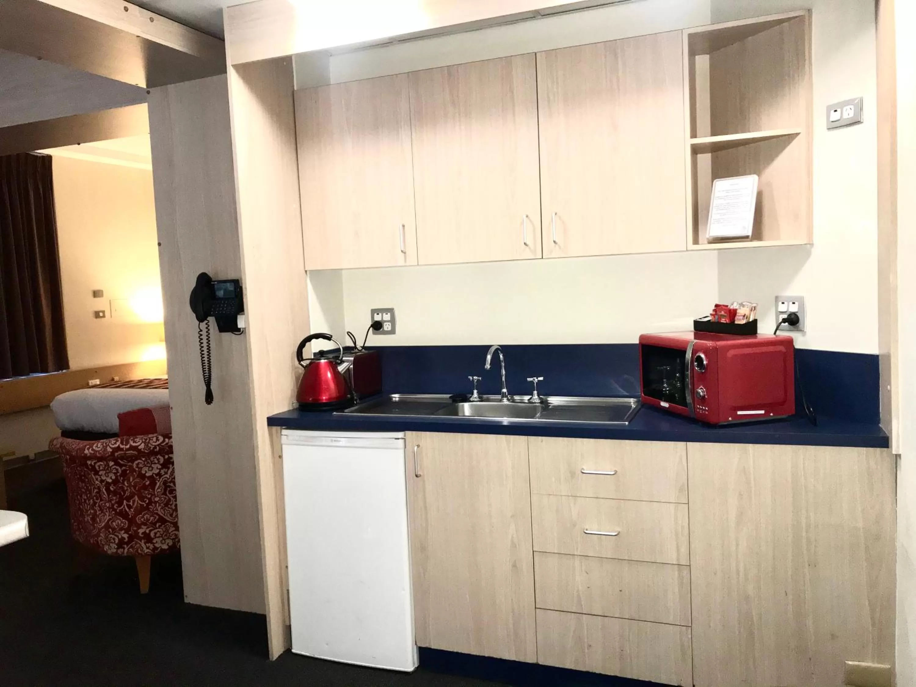 Kitchen or kitchenette in Mariners Court Hotel Sydney
