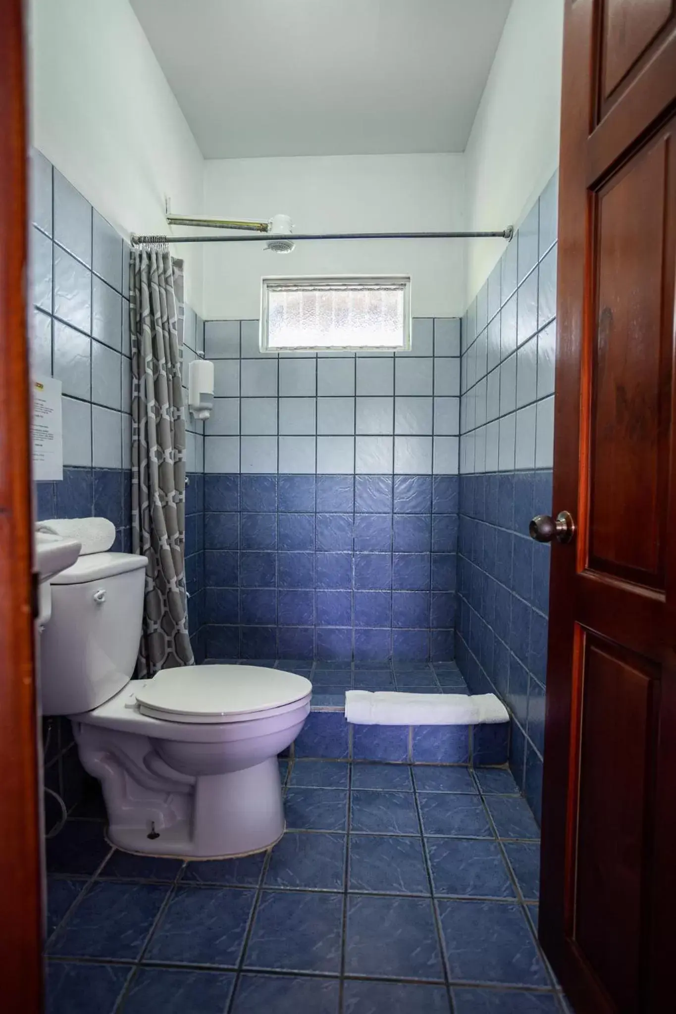 Shower, Bathroom in Hotel El Rancho