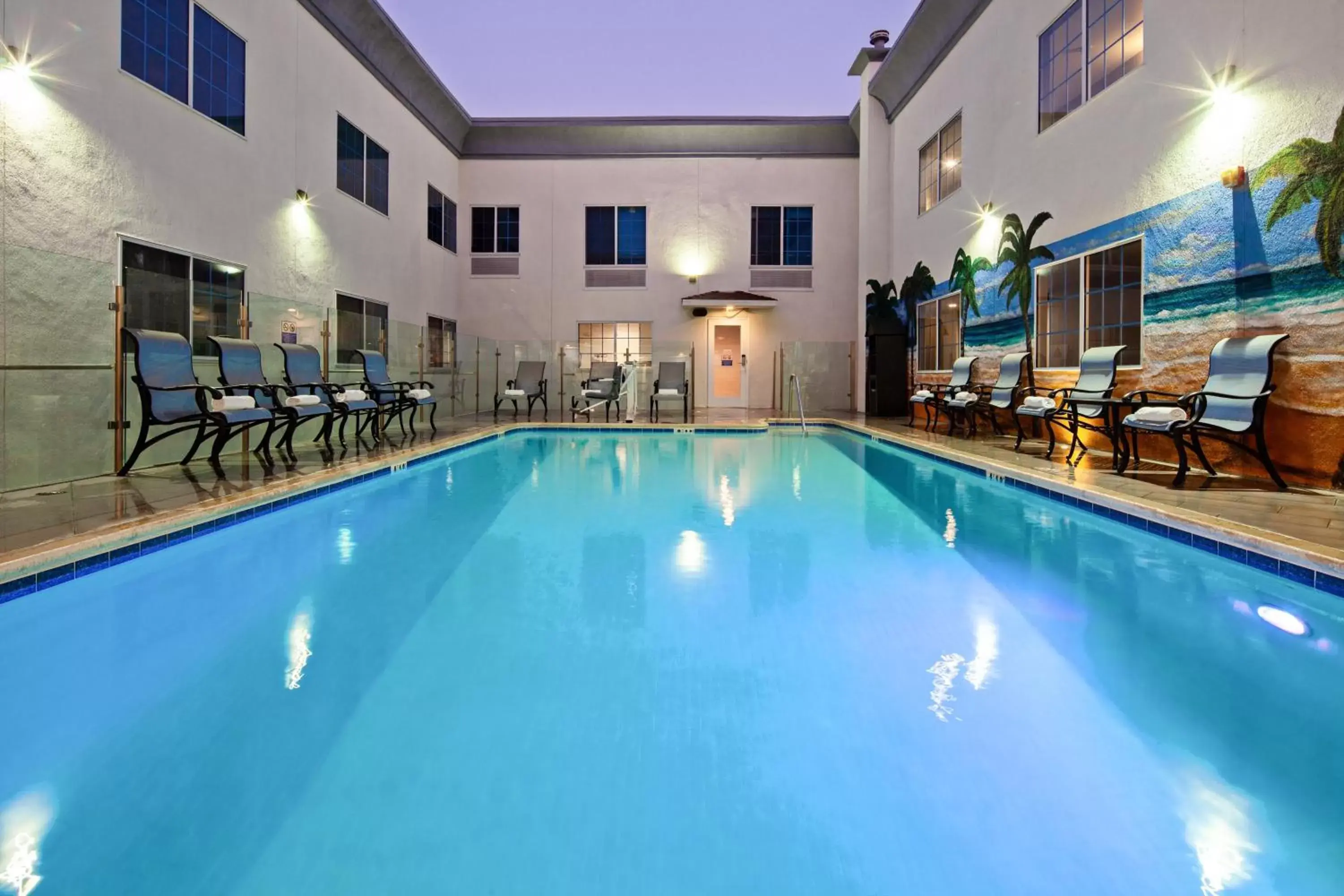 Swimming Pool in Holiday Inn Express Hollywood Walk of Fame, an IHG Hotel