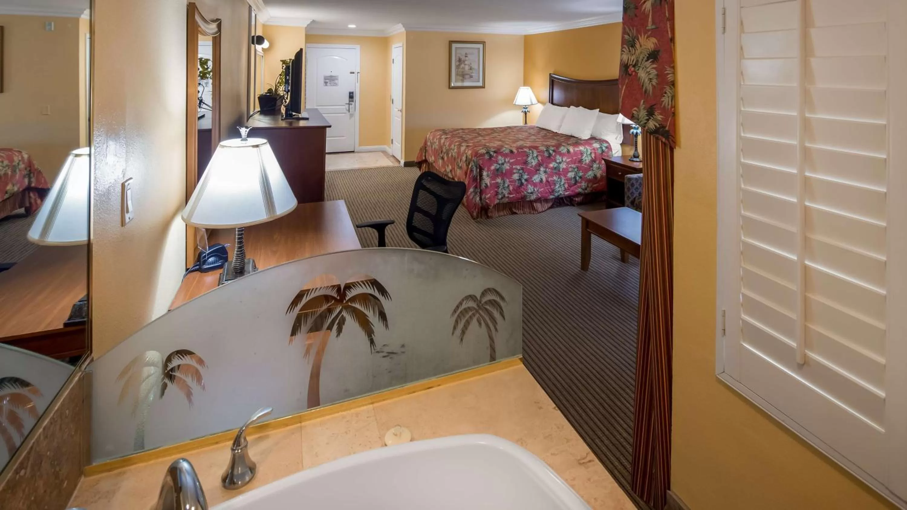 King Suite with Spa Bath in Best Western - Harbour Inn & Suites