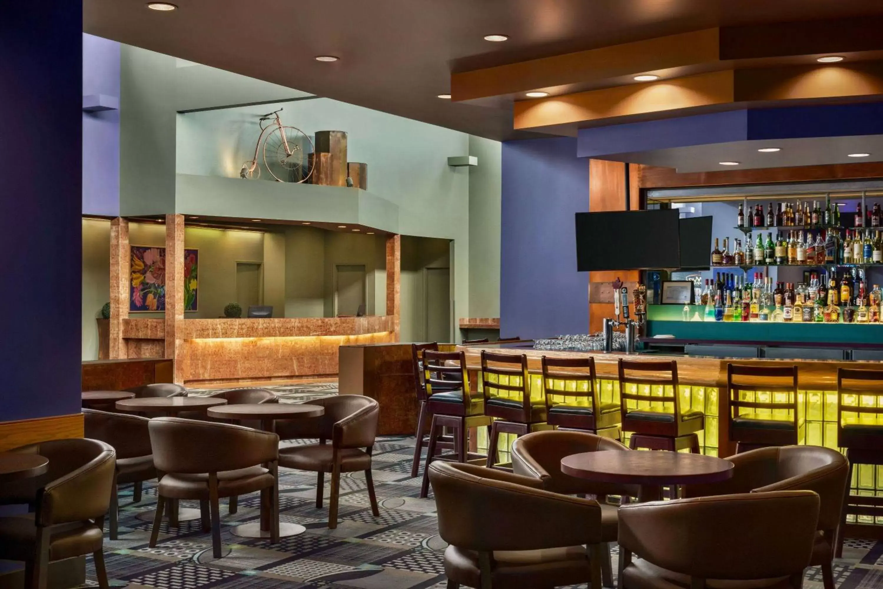 Lobby or reception, Lounge/Bar in Royal Hotel West Edmonton, Trademark Collection by Wyndham