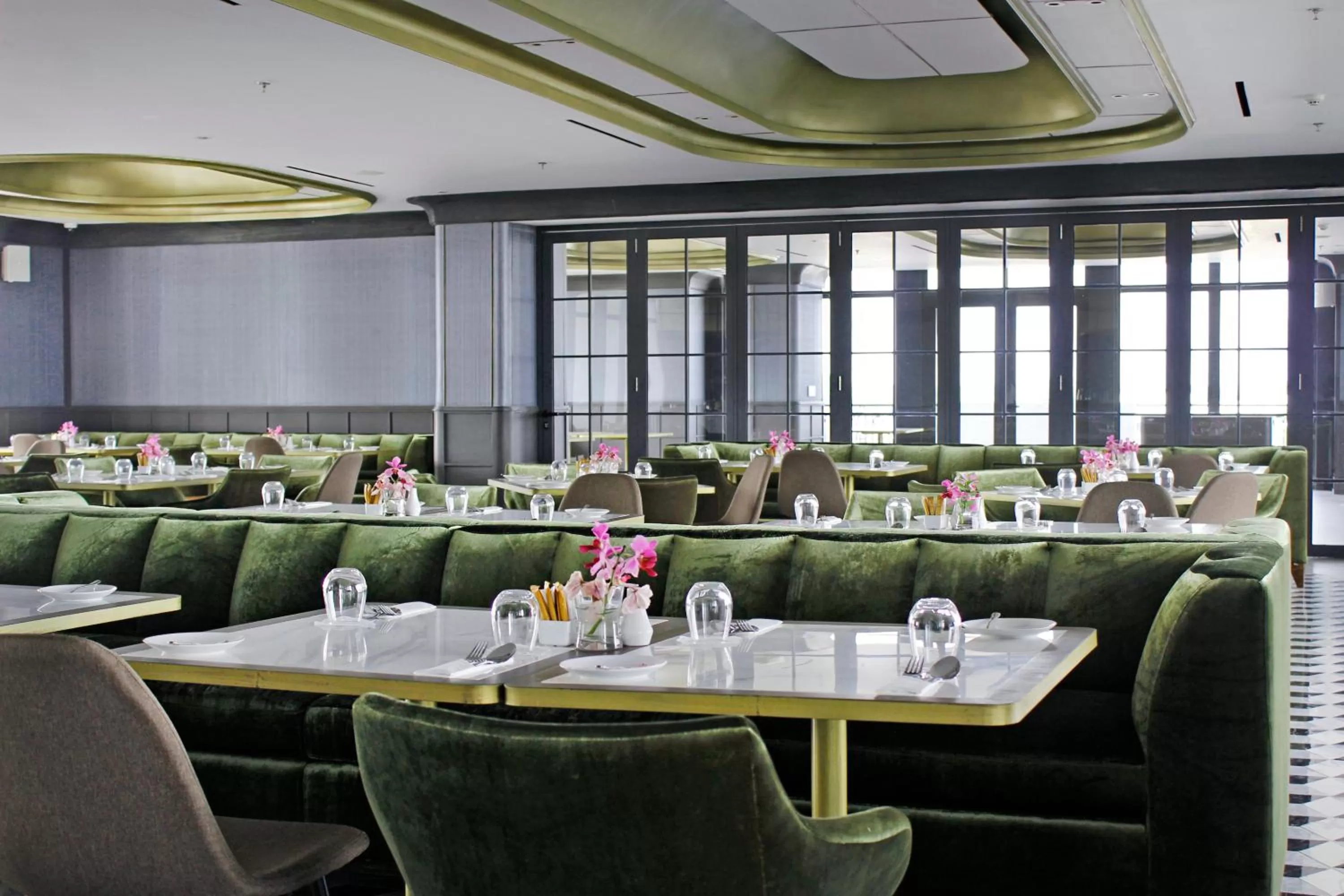 Restaurant/places to eat in Goodrich Suites, Jakarta