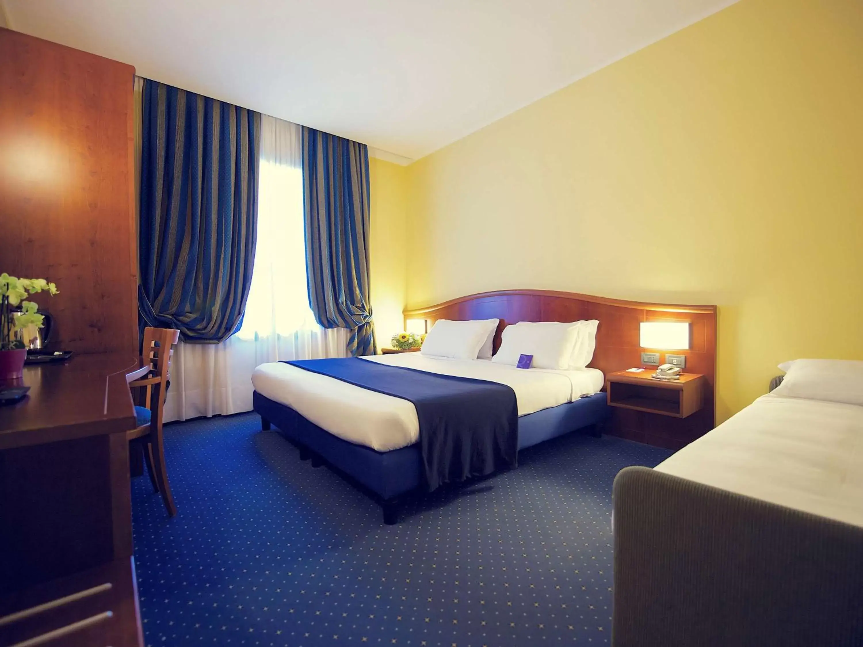 Photo of the whole room, Bed in Mercure Genova San Biagio Photo of the whole room, Bed in Mercure Genova San Biagio