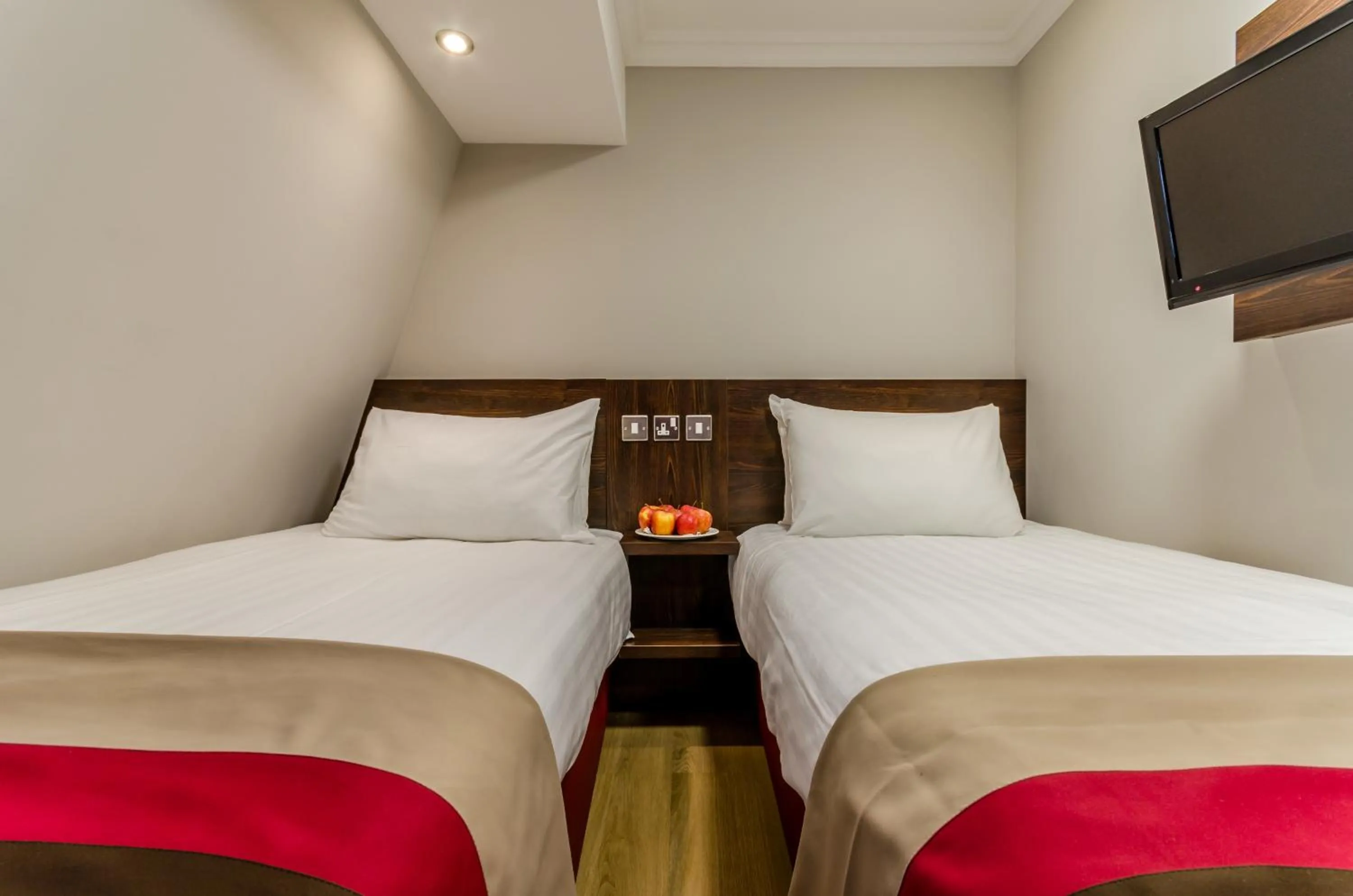 Bed in Royal Cambridge Hotel