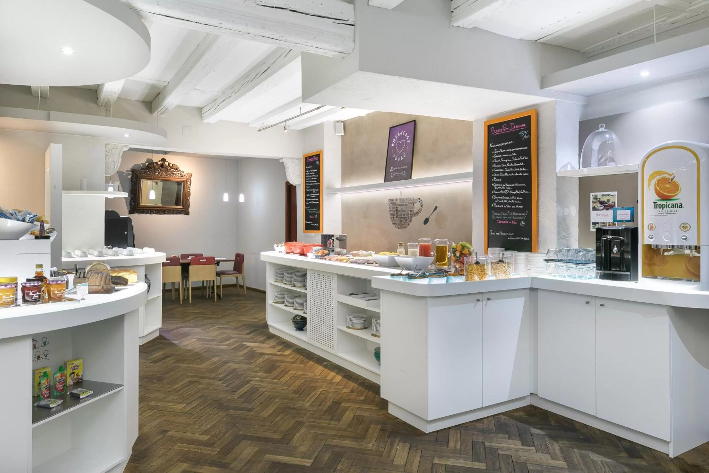 Buffet breakfast in Hôtel de l'Europe by HappyCulture