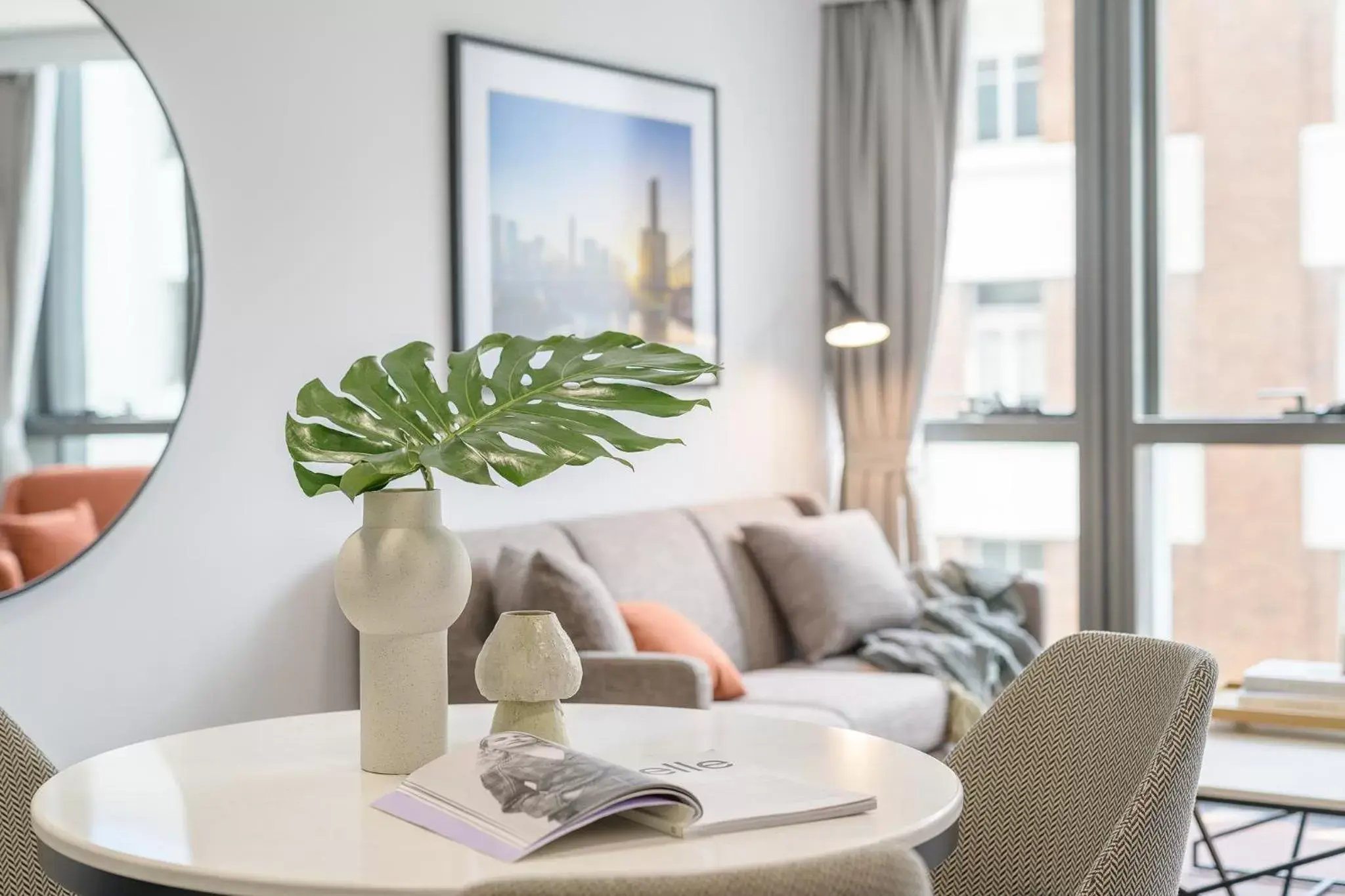 Living room, Seating Area in Meriton Suites Adelaide Street, Brisbane