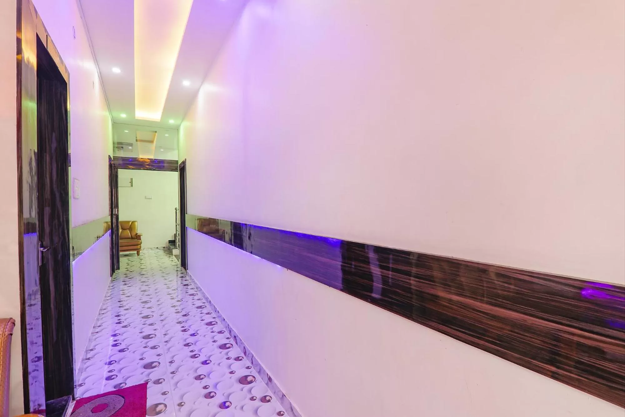 Lobby or reception in FabHotel Lumbini International - Sarnath museum