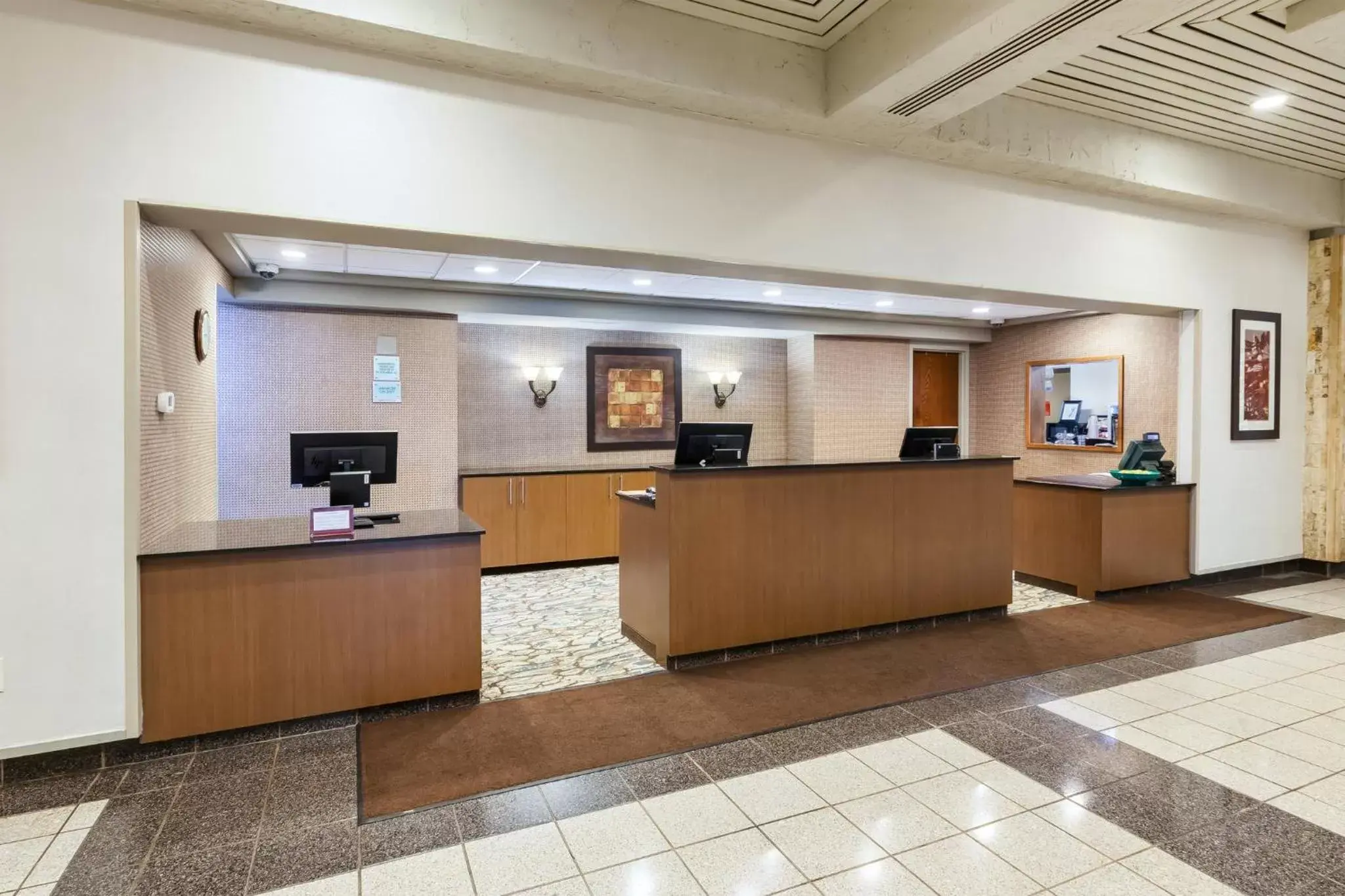 Property building, Lobby/Reception in Crowne Plaza Columbus North - Worthington, an IHG Hotel