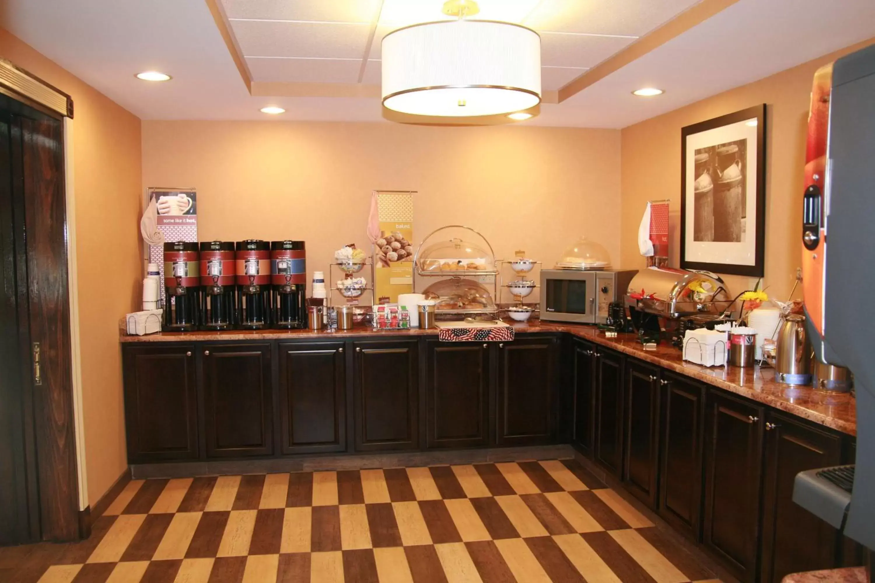Dining area, Restaurant/Places to Eat in Hampton Inn Long Island/Commack