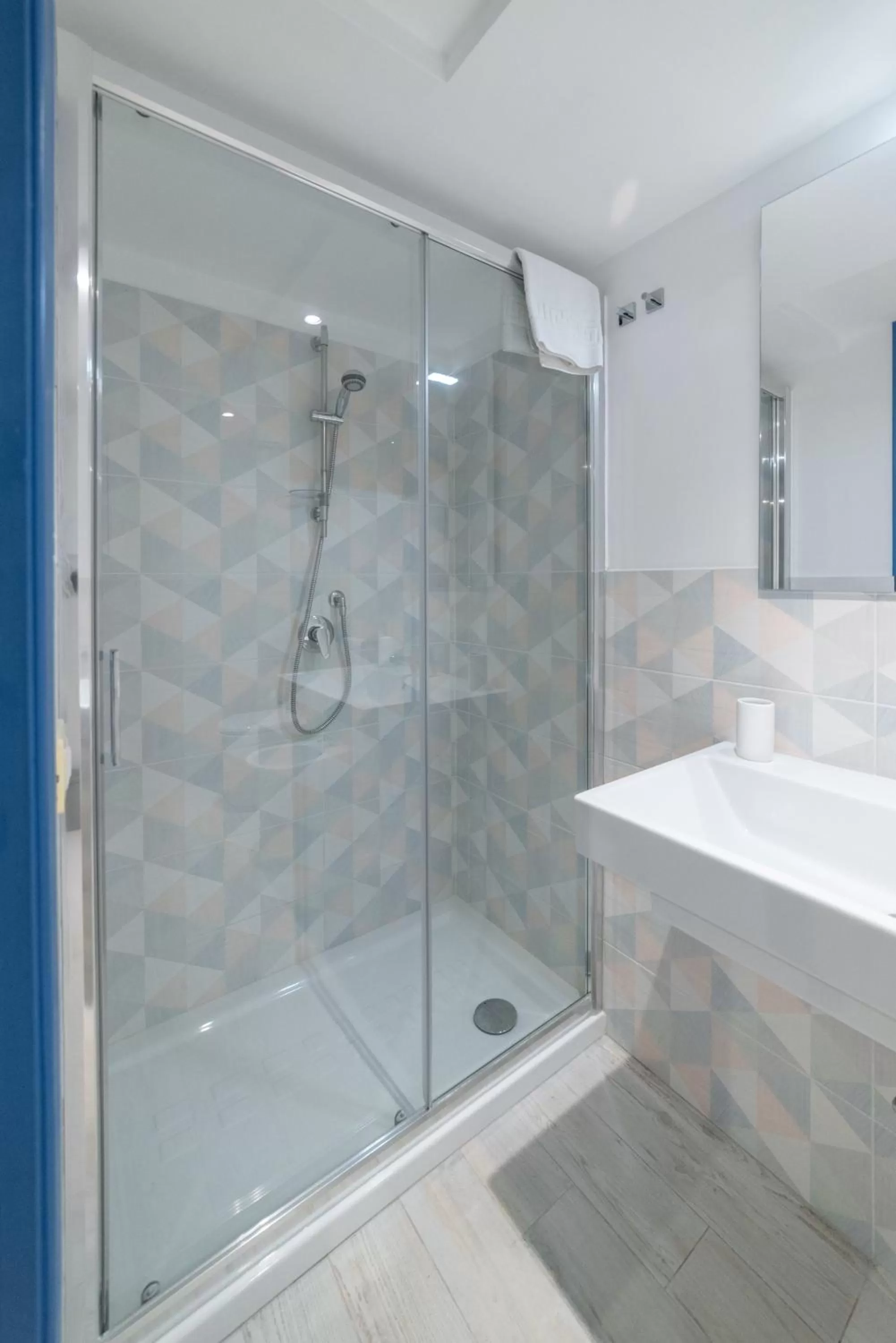 Shower in LE 4 PERLE Apartments