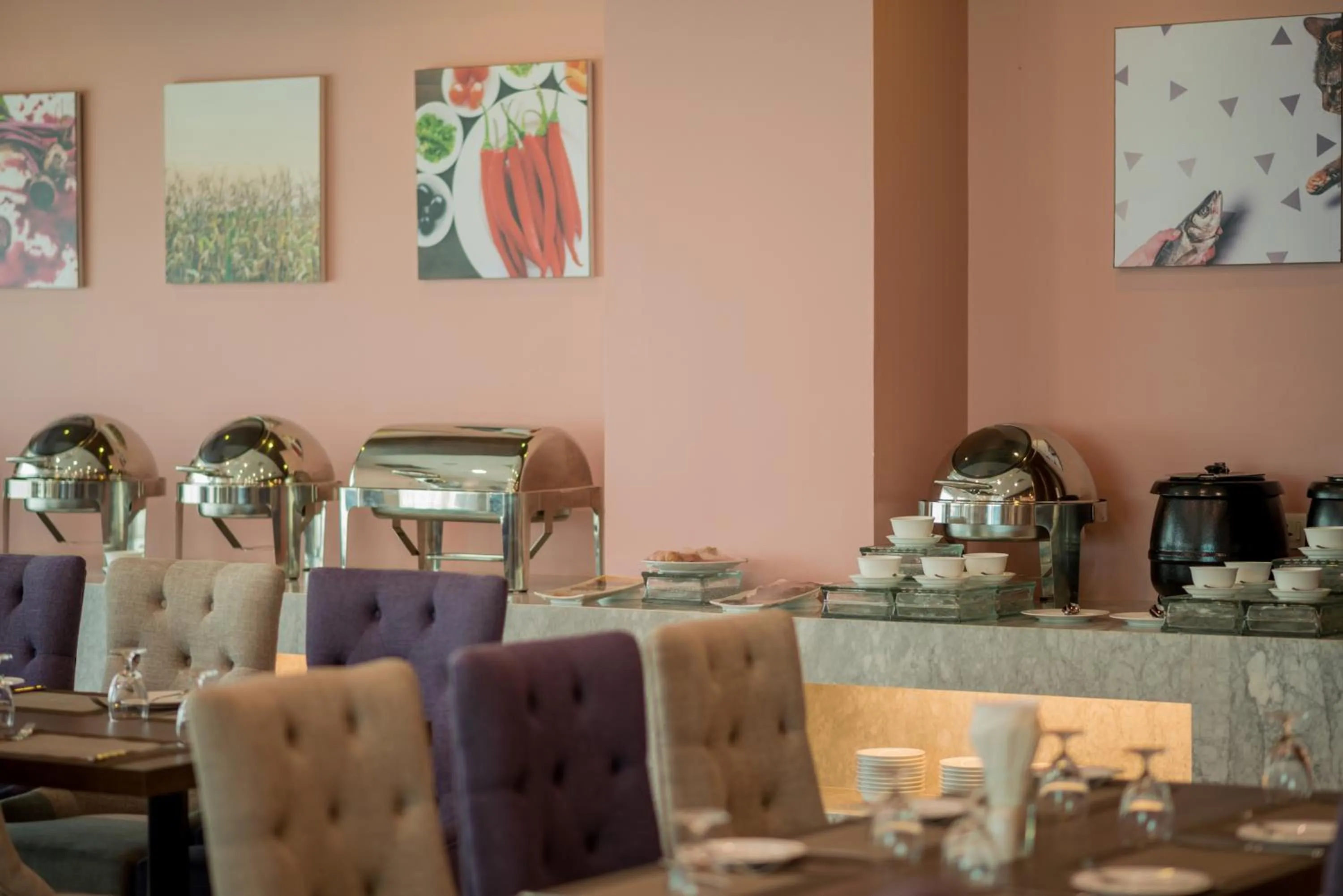 Restaurant/places to eat in Wyne Hotel