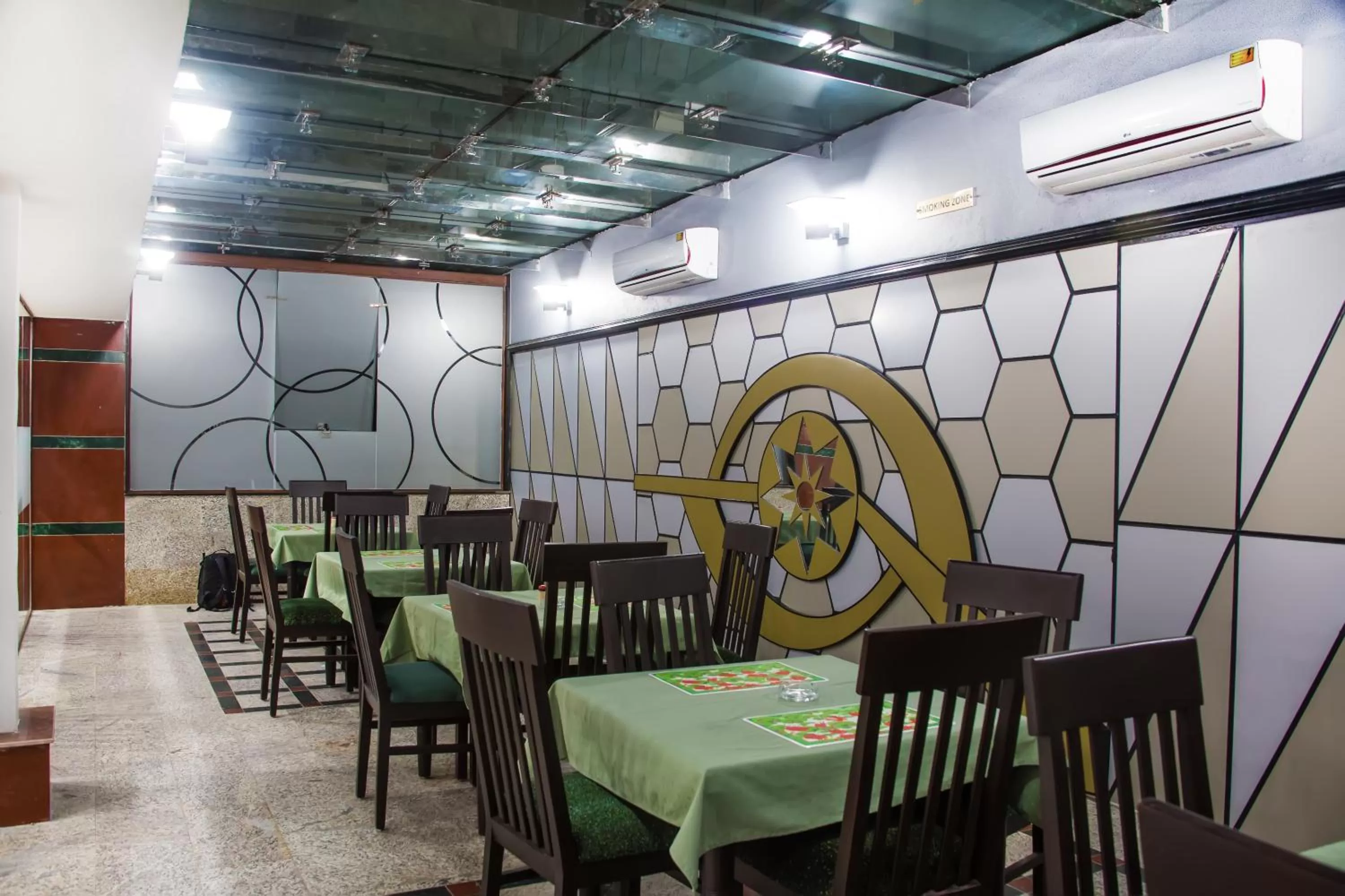 Restaurant/places to eat in Sleep Inn Hotel - Kariakoo